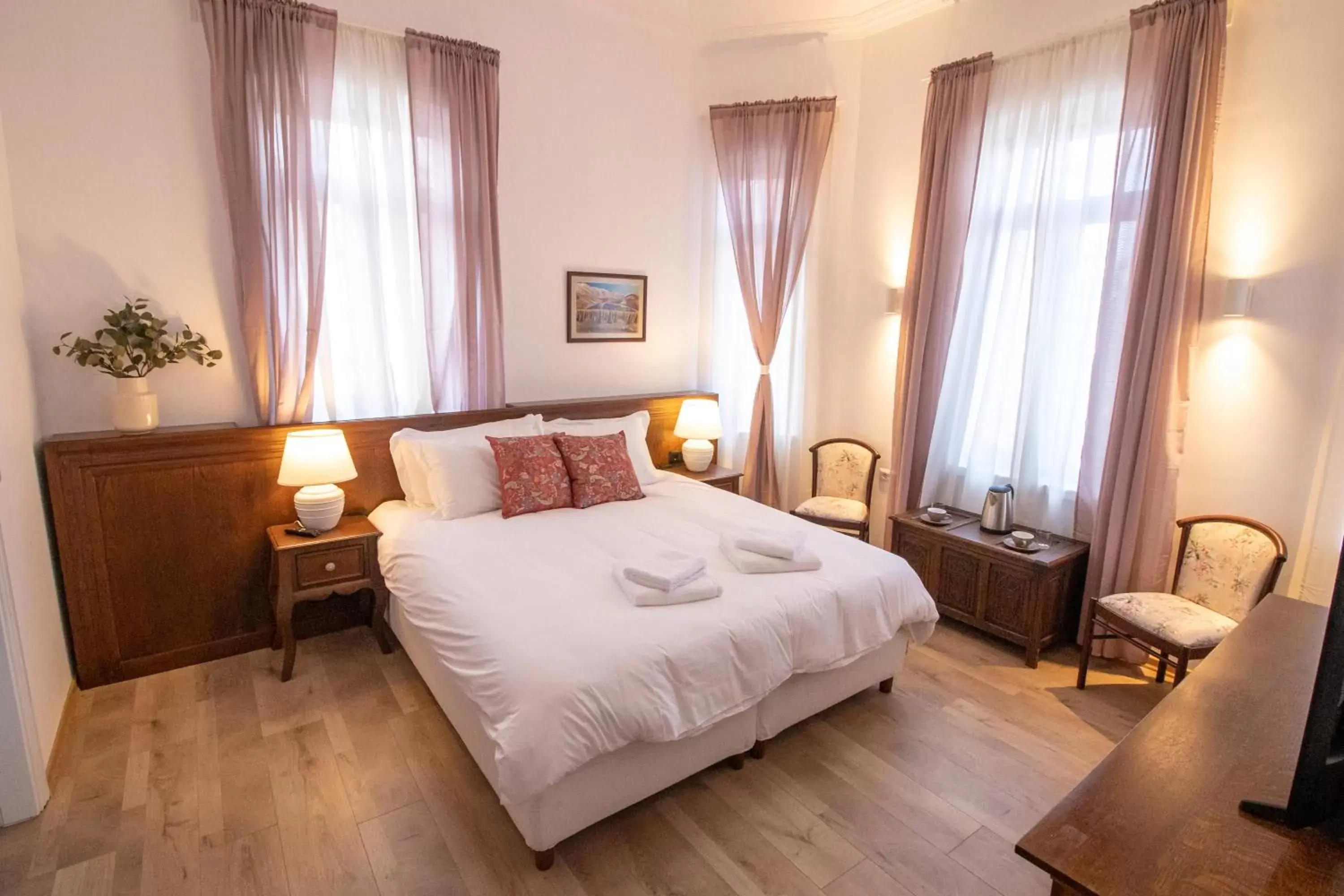 Queen Room with Garden View in Seven Cafe and Hotel Queen Room with Garden View in Seven Cafe and Hotel