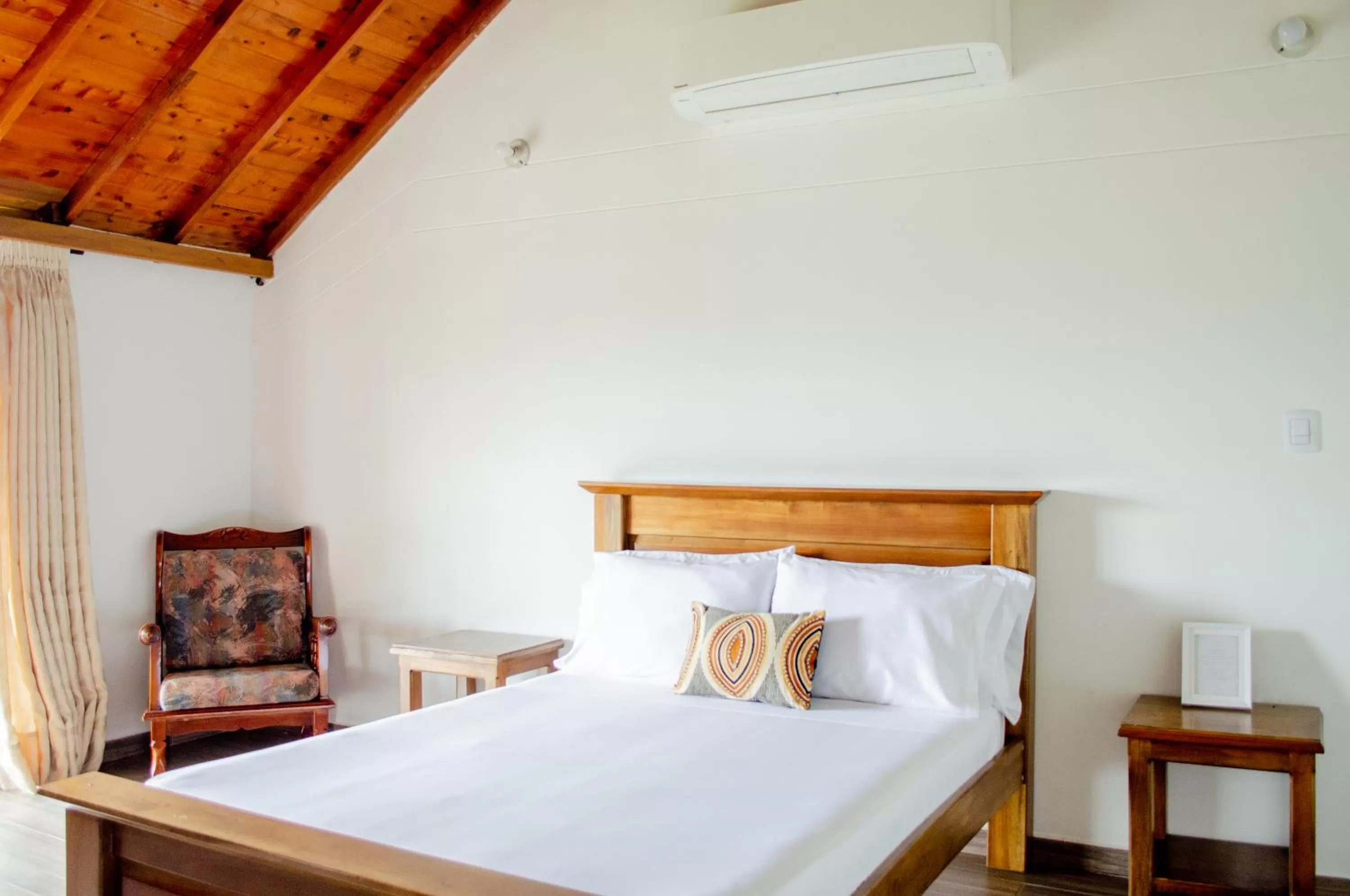 Photo of the whole room, Bed in Hotel Santa Isabel