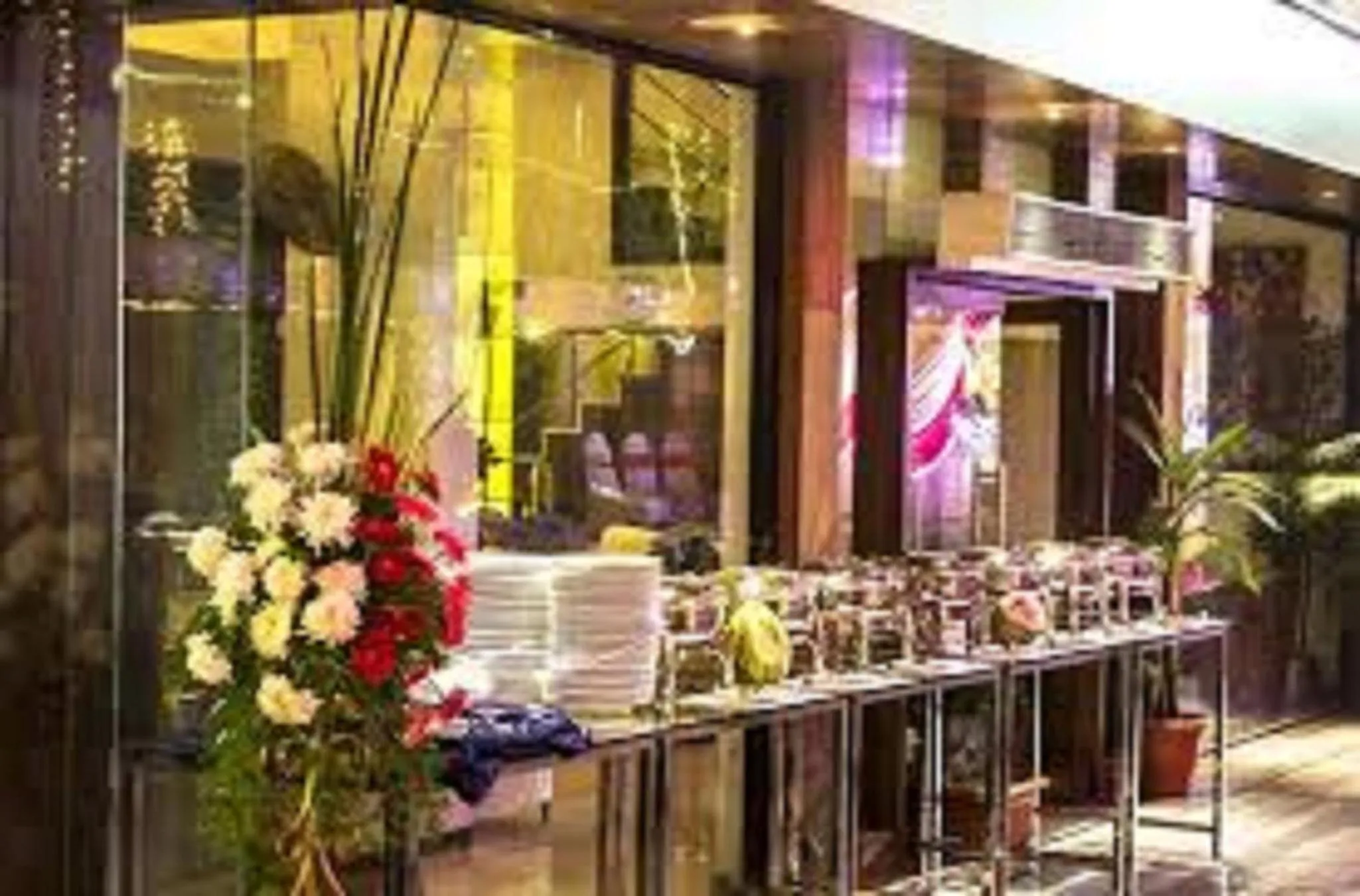 Buffet breakfast in Yogi Metropolitan