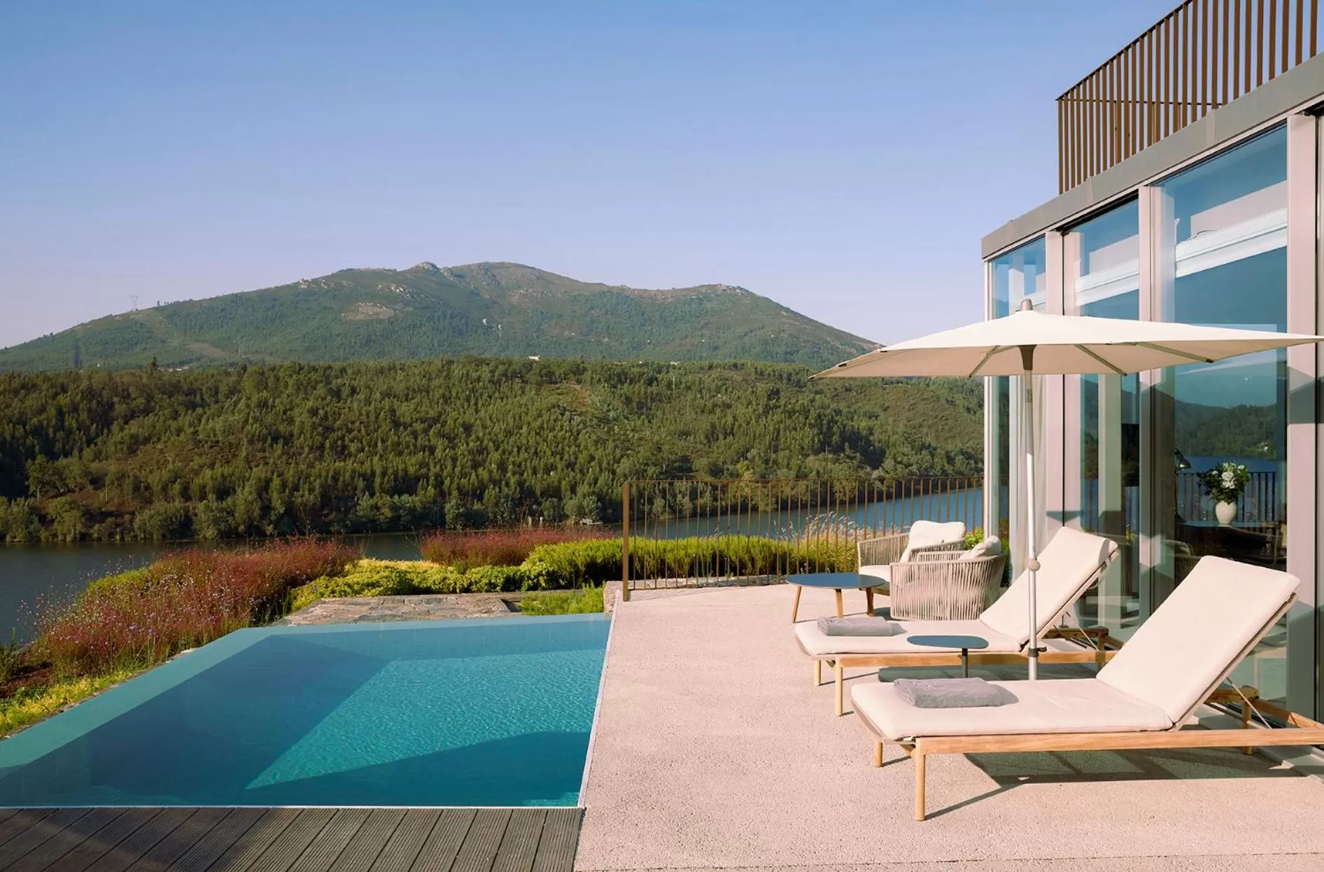 Swimming pool in Octant Douro