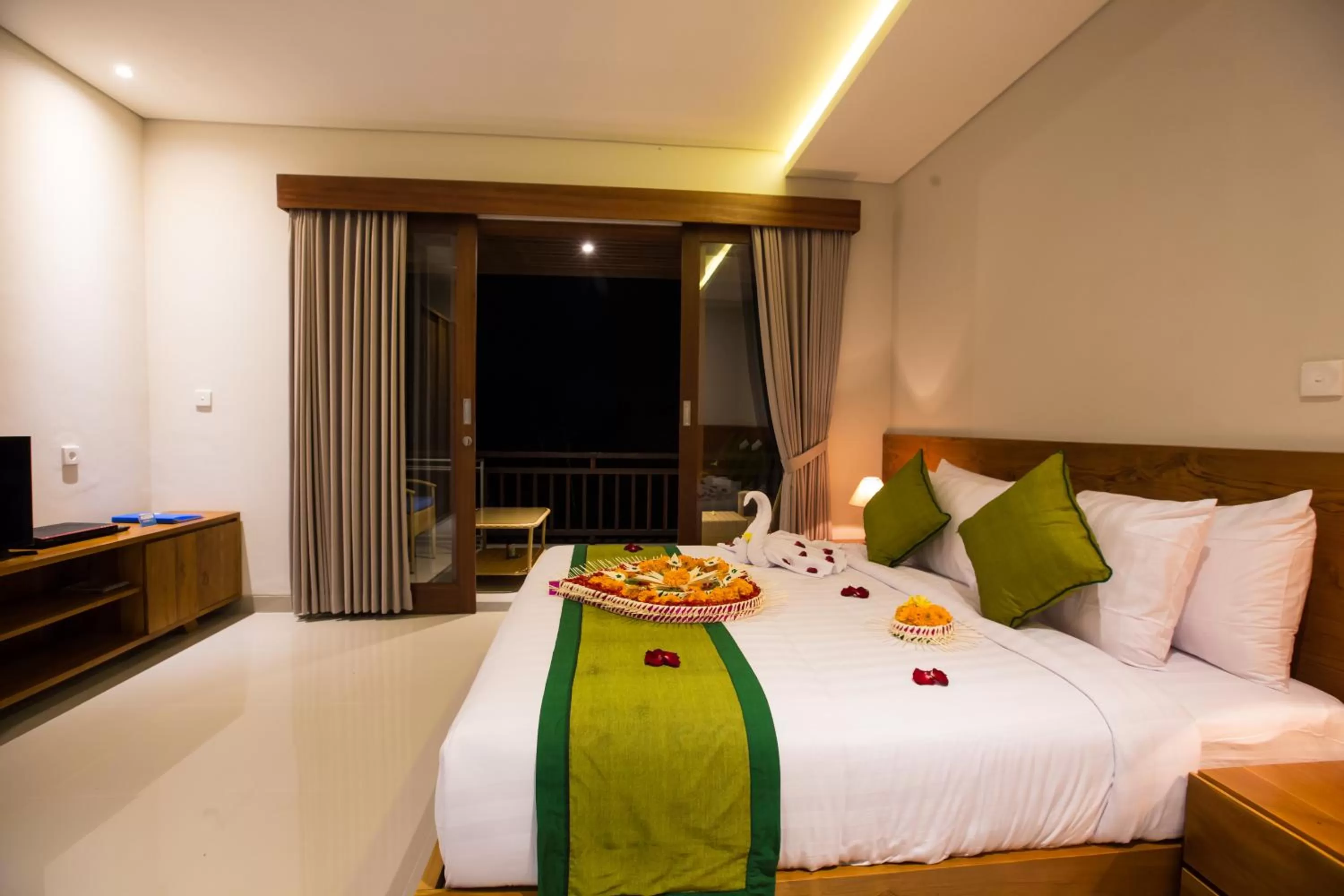 Bed in Seken Cottages Ubud