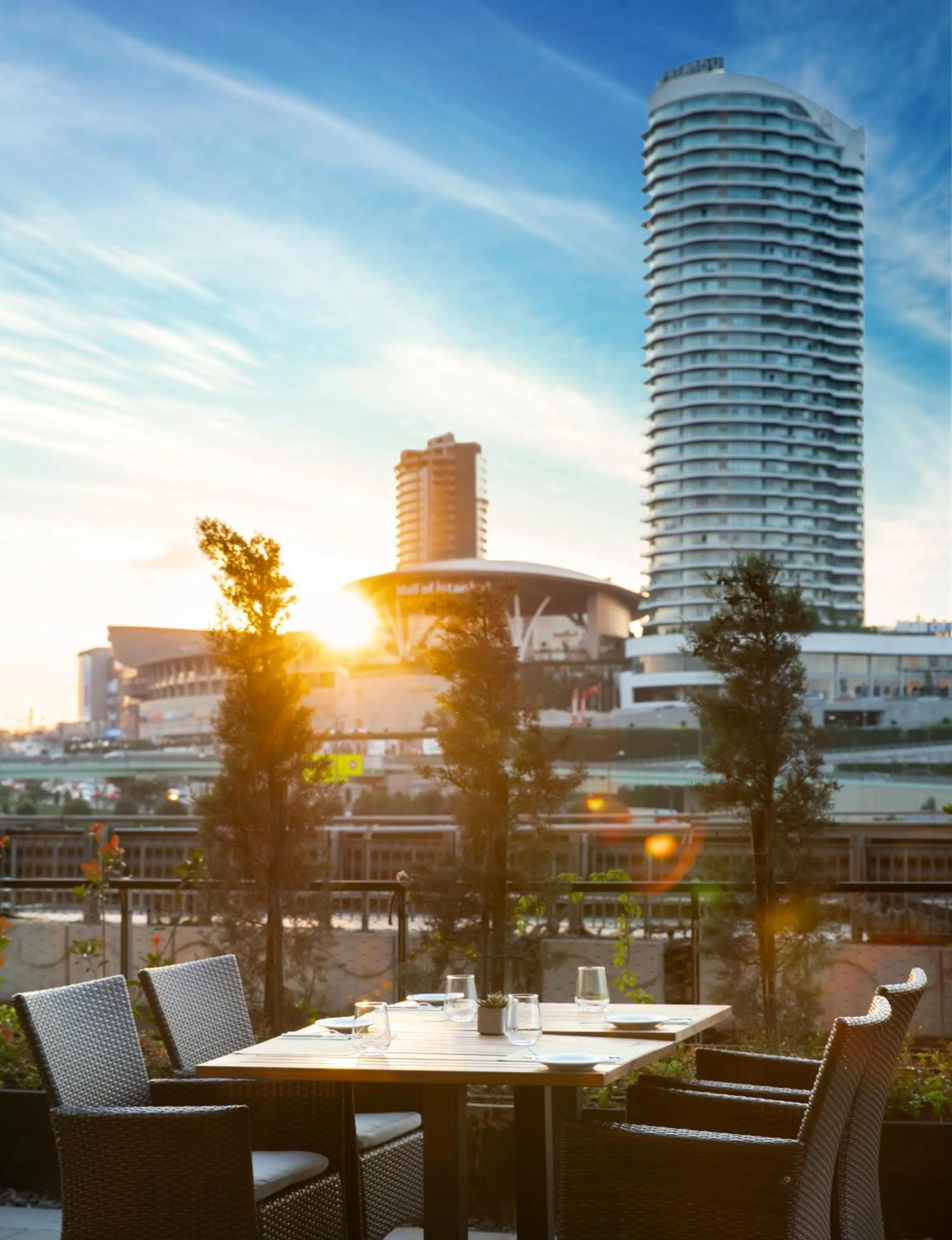 Restaurant/places to eat in Centro Westside by Rotana