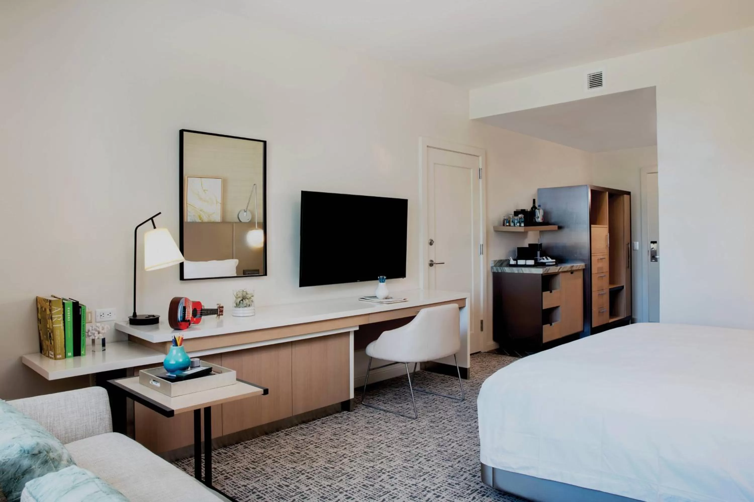 Photo of the whole room, Bed in Art Ovation Hotel, Autograph Collection