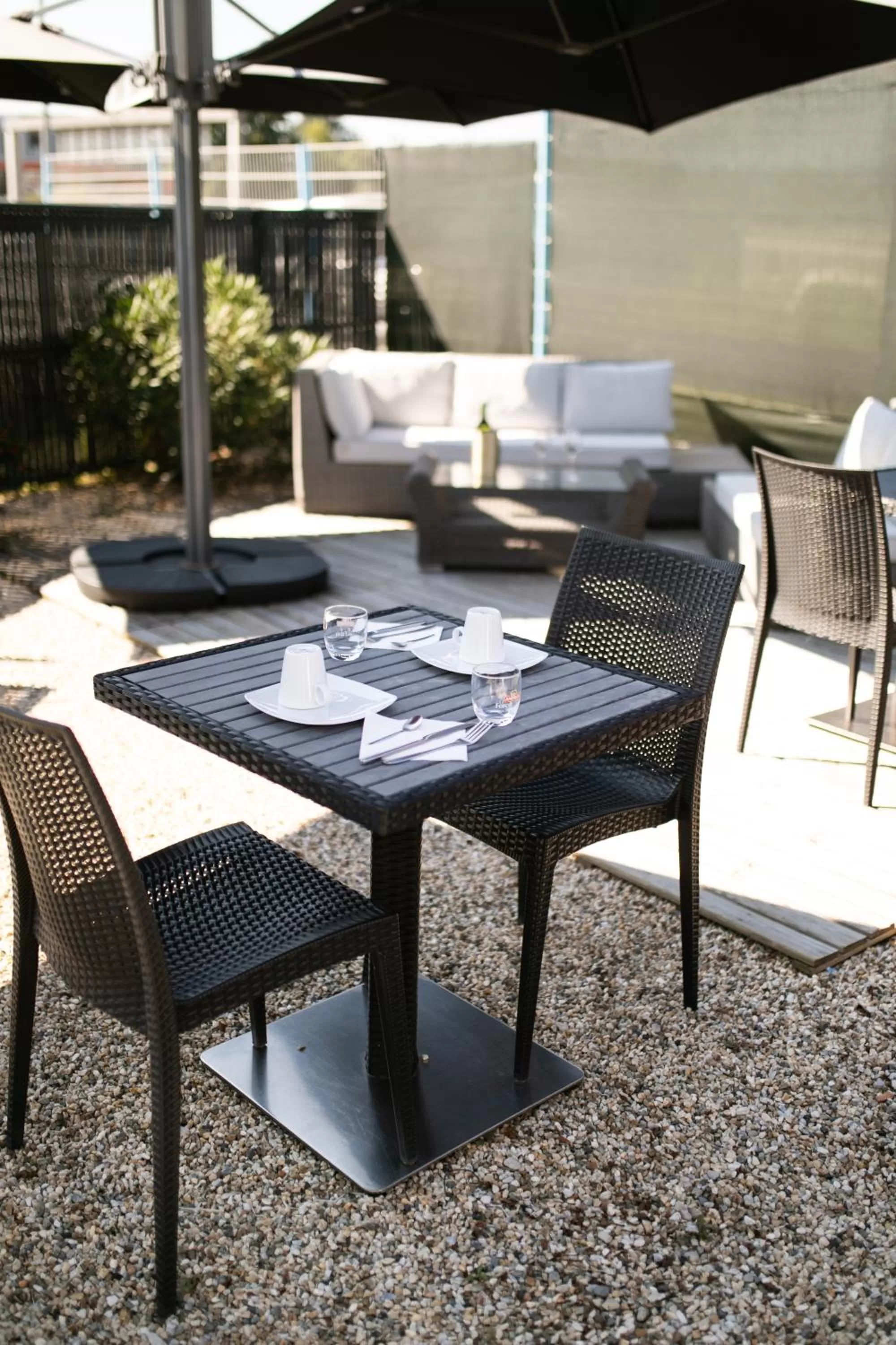 Patio in Best Hotel Bordeaux Sud