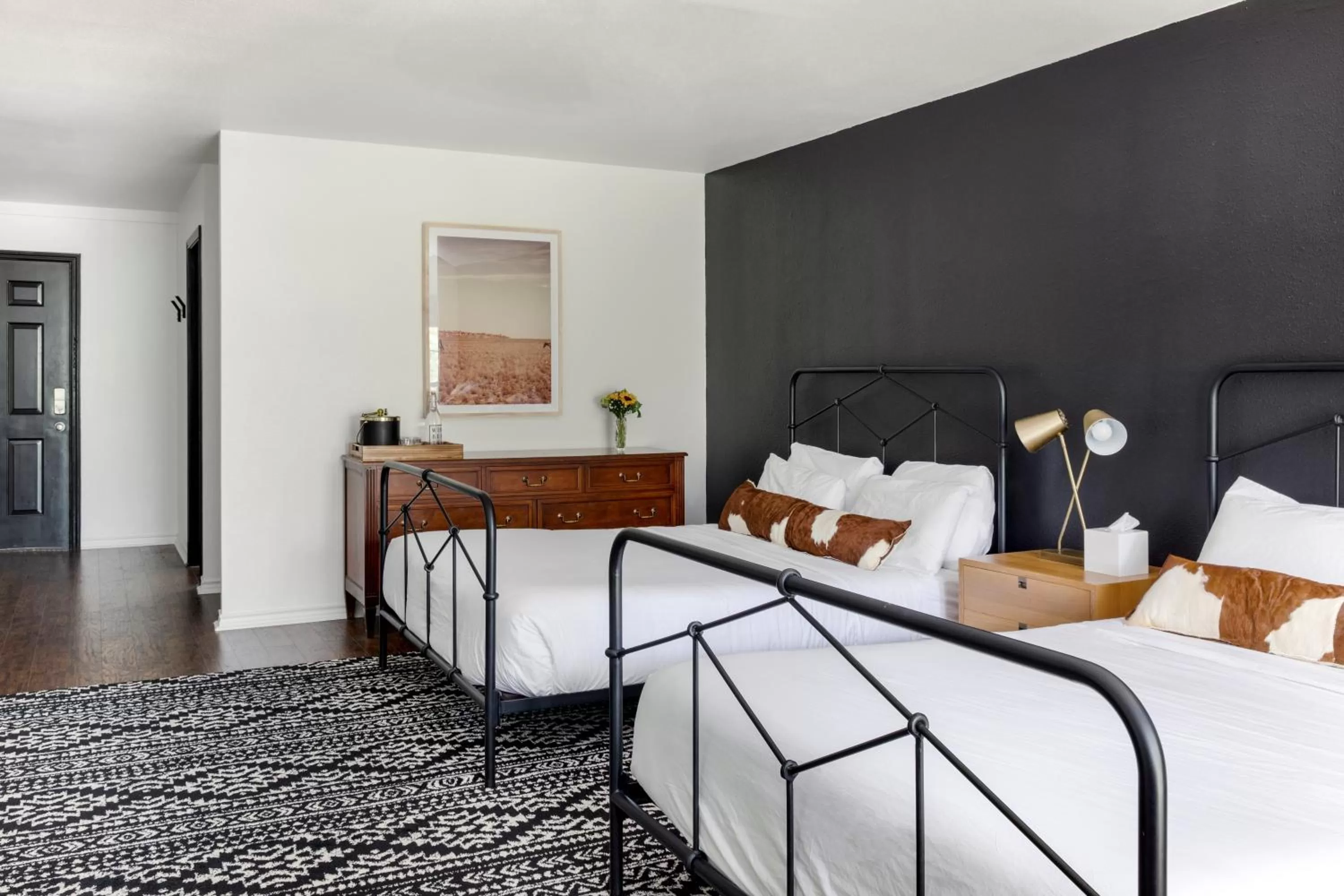 Bedroom, Bed in Wimberley Inn & bar