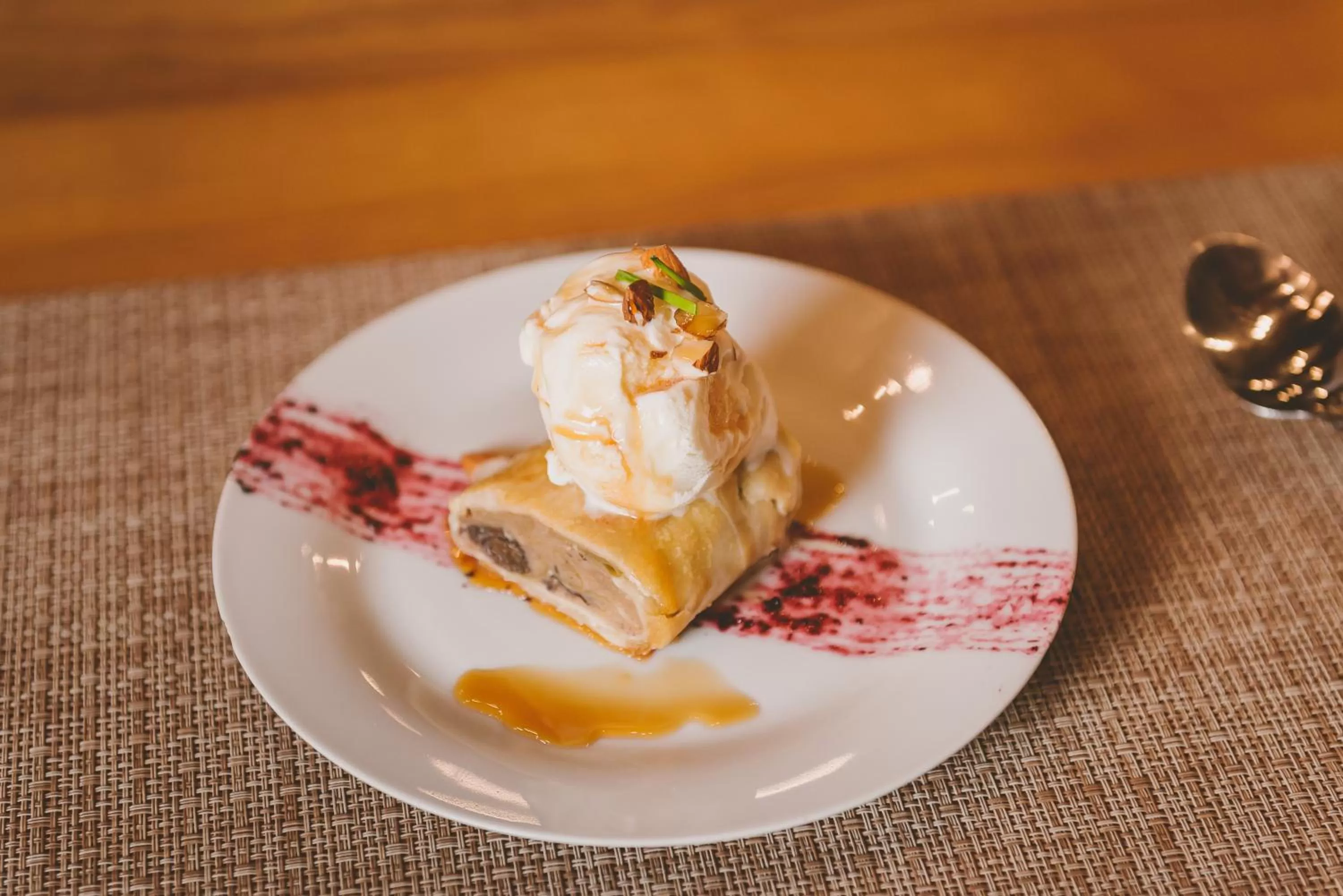 Restaurant/places to eat, Food in Bemar Carmelo Hotel