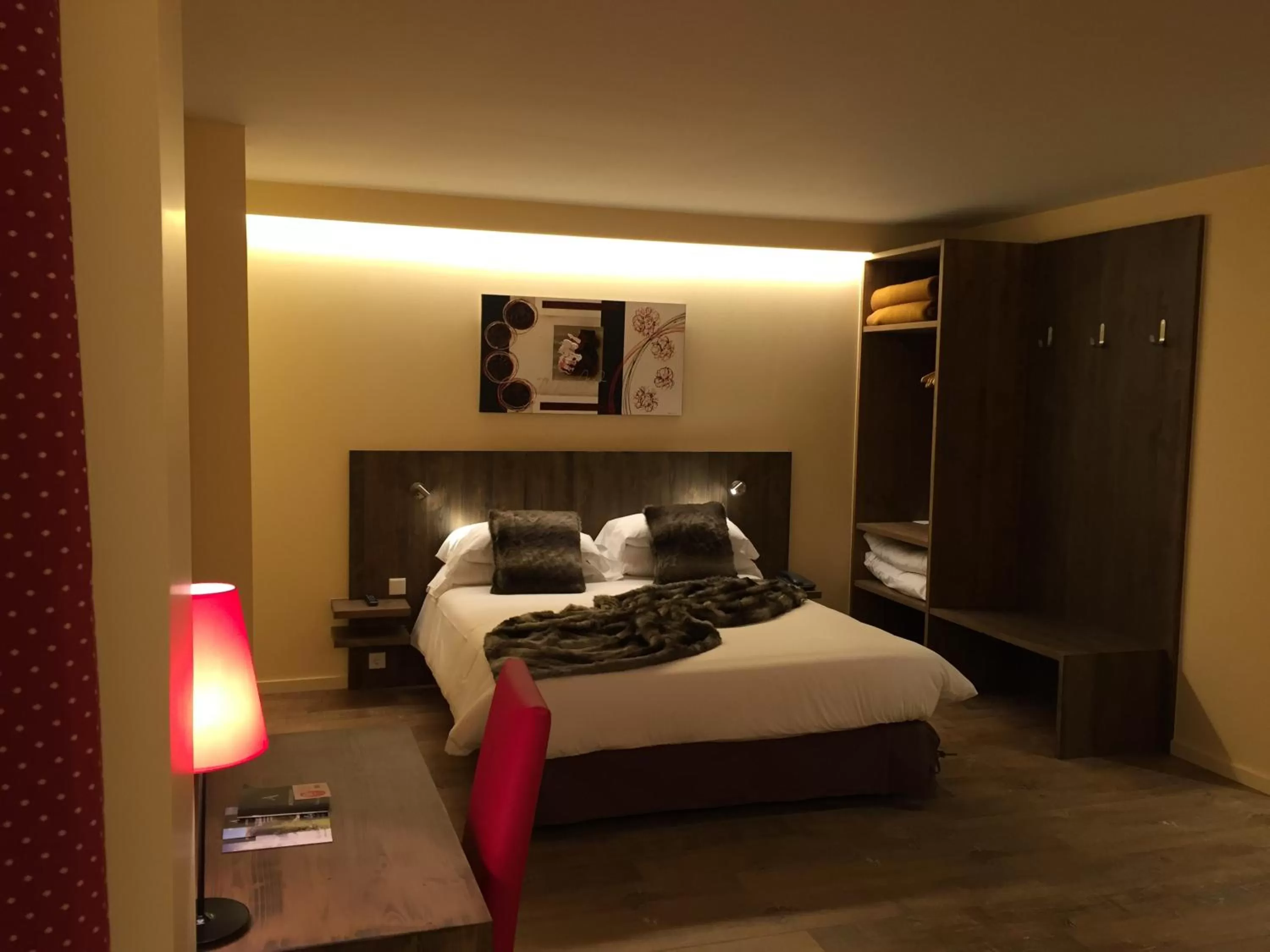 Bedroom, Bed in Hotel L’Ermita B&B