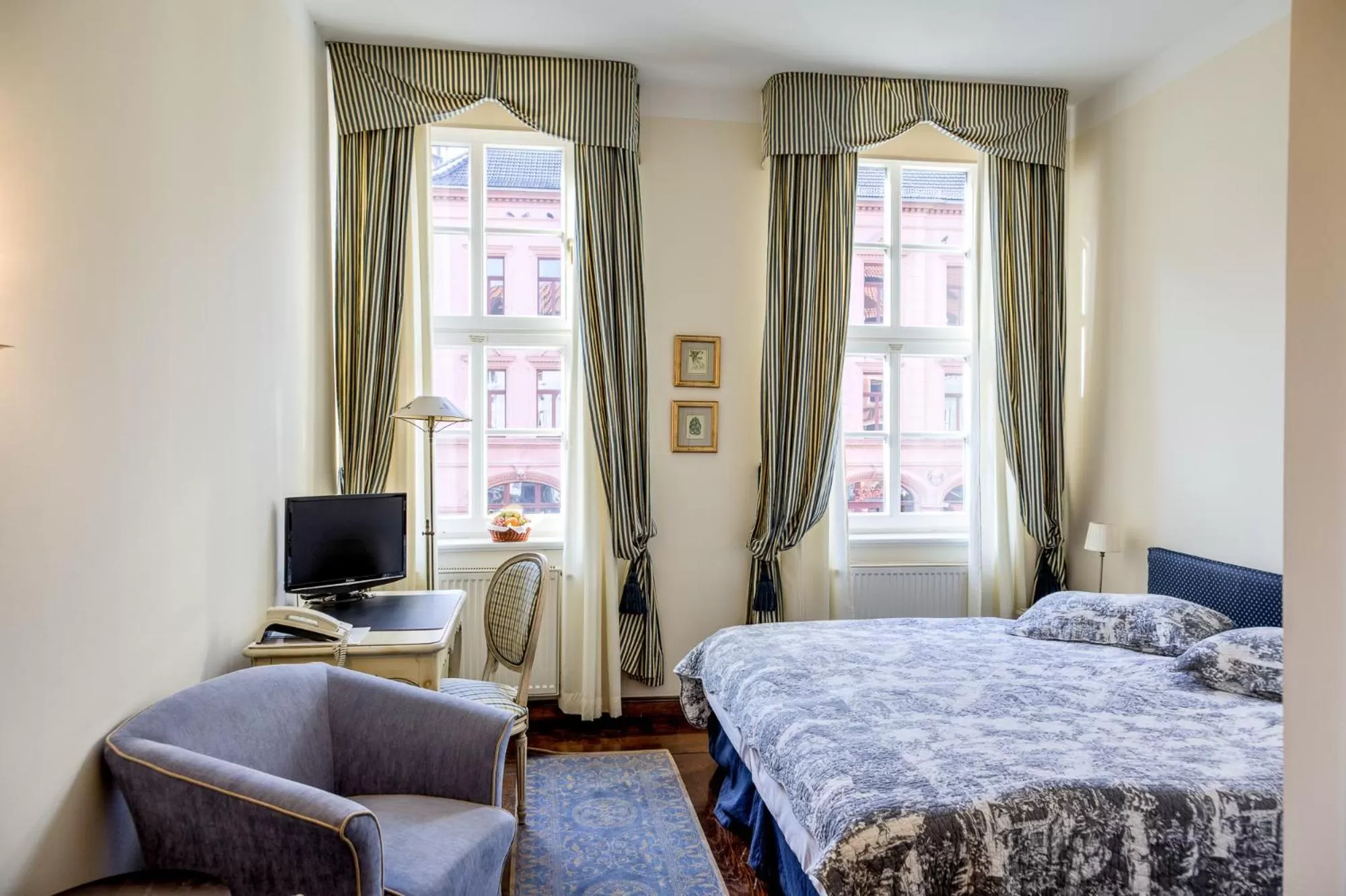 Photo of the whole room, Bed in Hotel Zum Bär