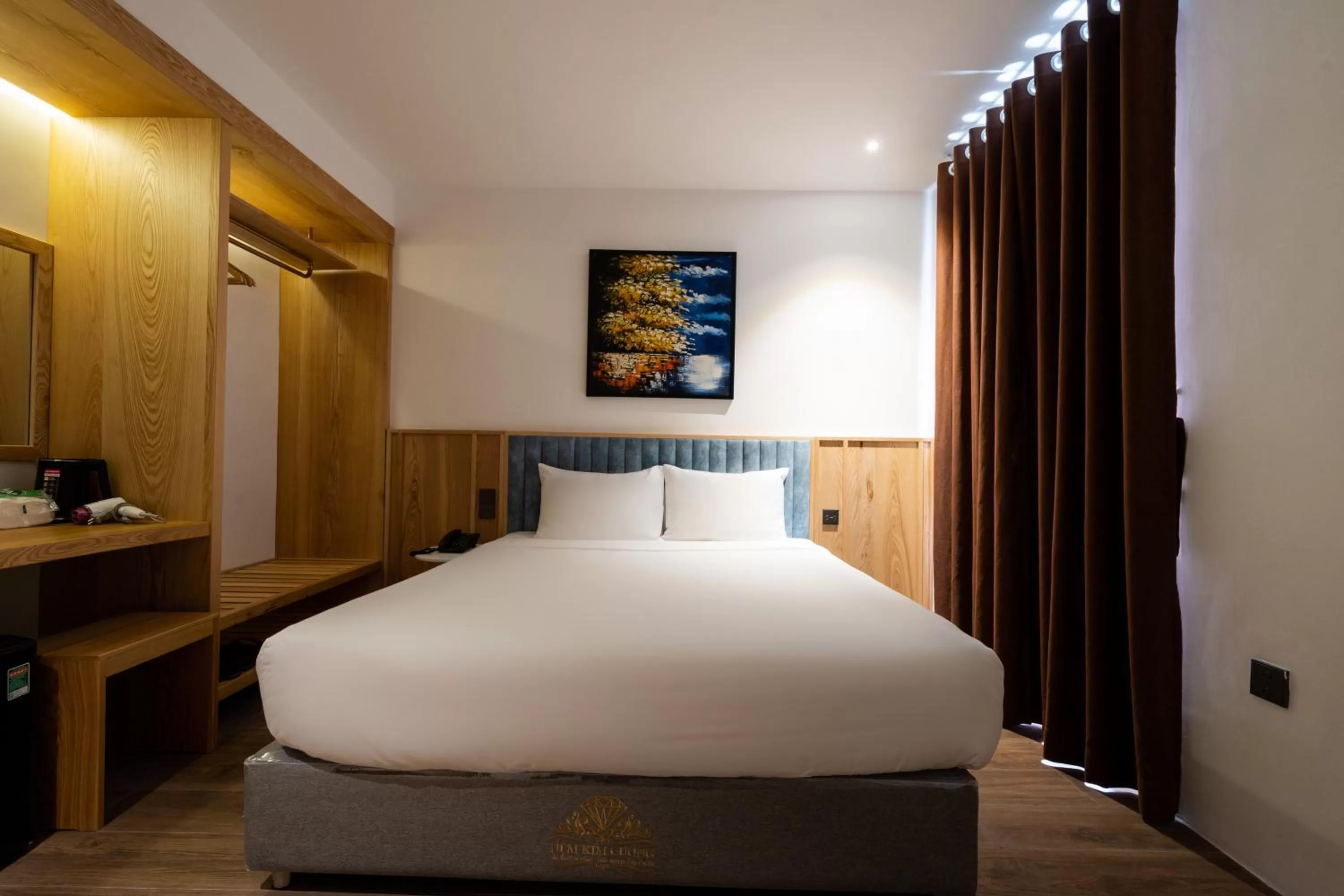 Photo of the whole room, Bed in Haven Hut Hotel