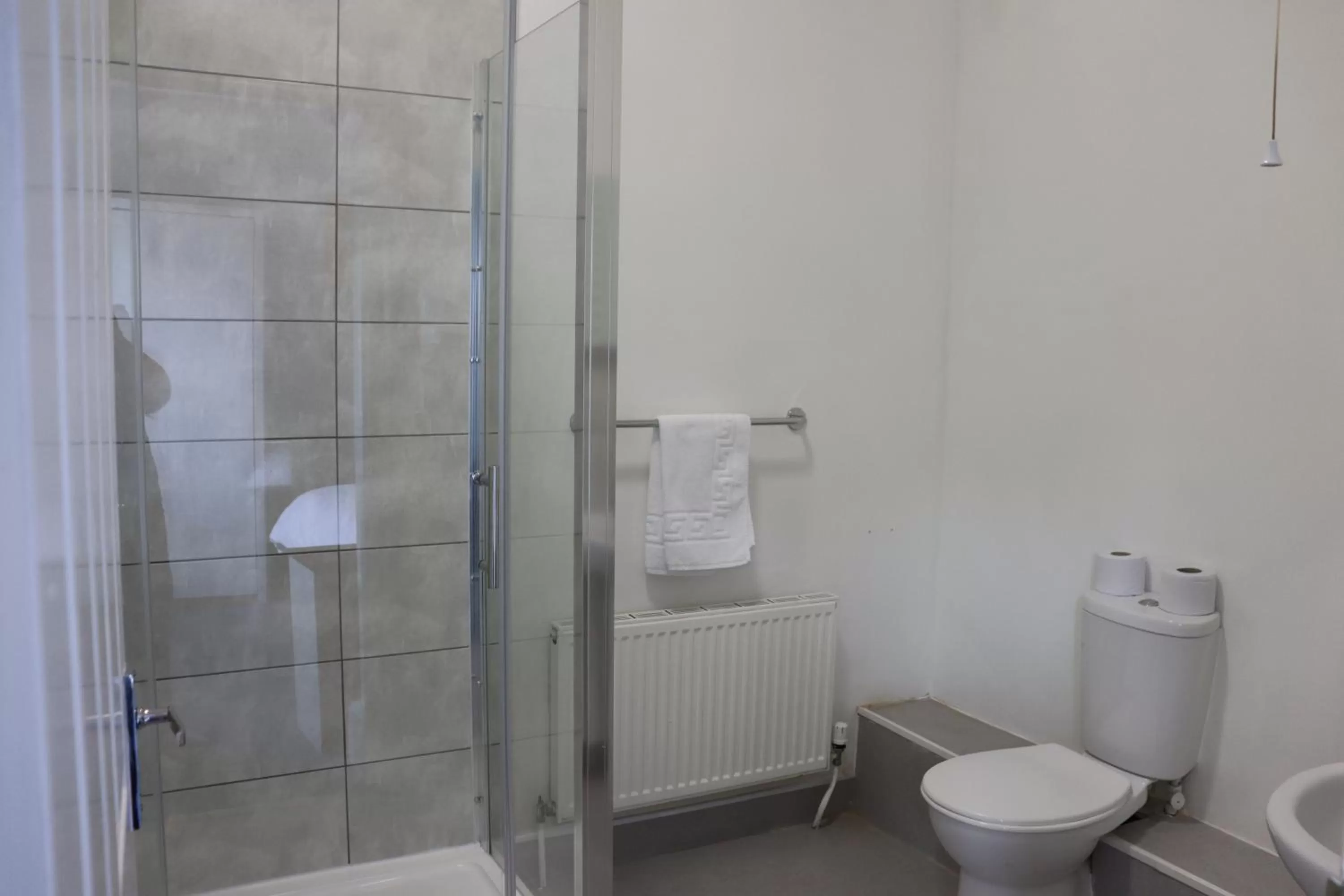 Shower in Plough Hotel