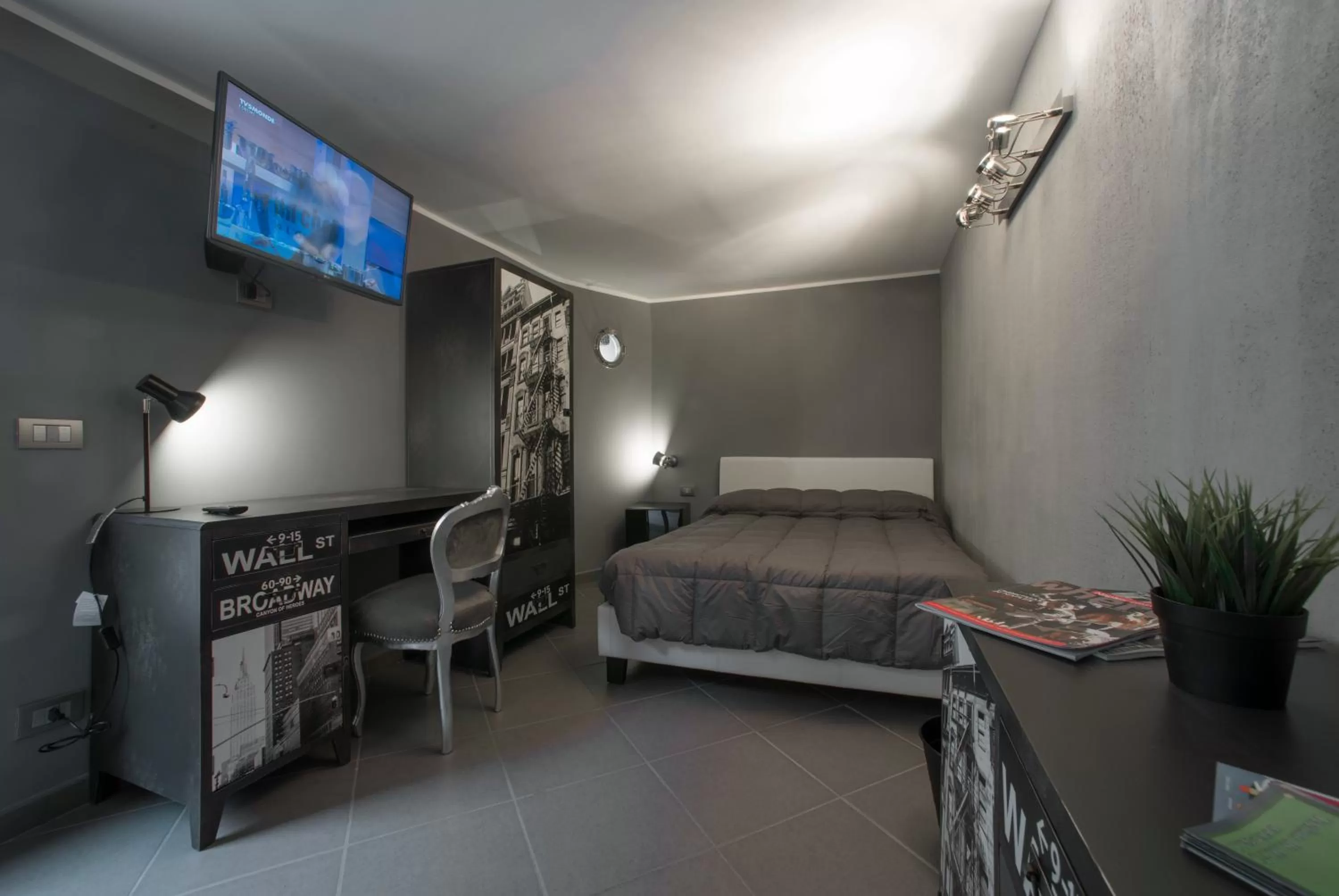 Photo of the whole room, Bed in Il Taschino Suite