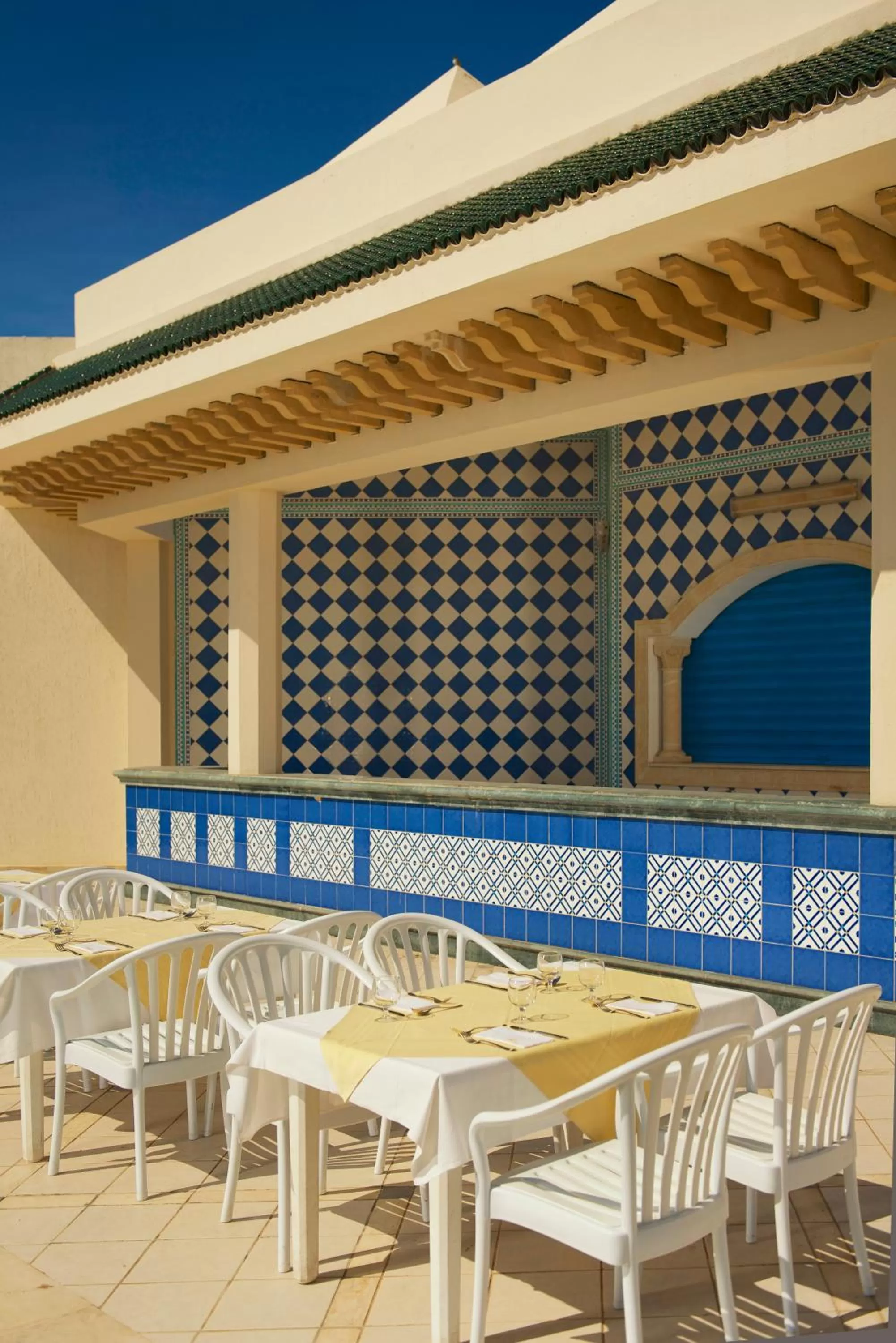 Restaurant/places to eat in Iberostar Waves Averroes