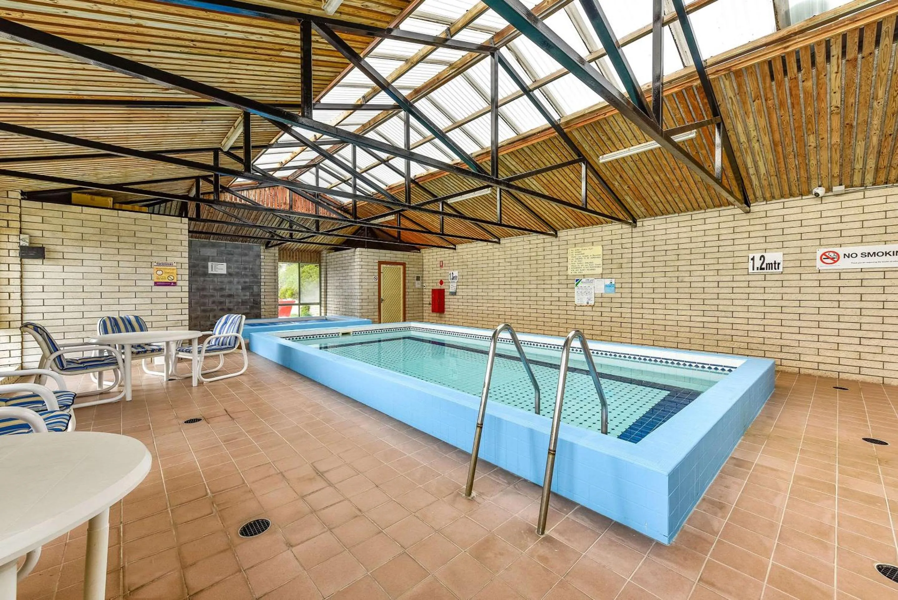 Swimming pool in Comfort Inn The Lakes