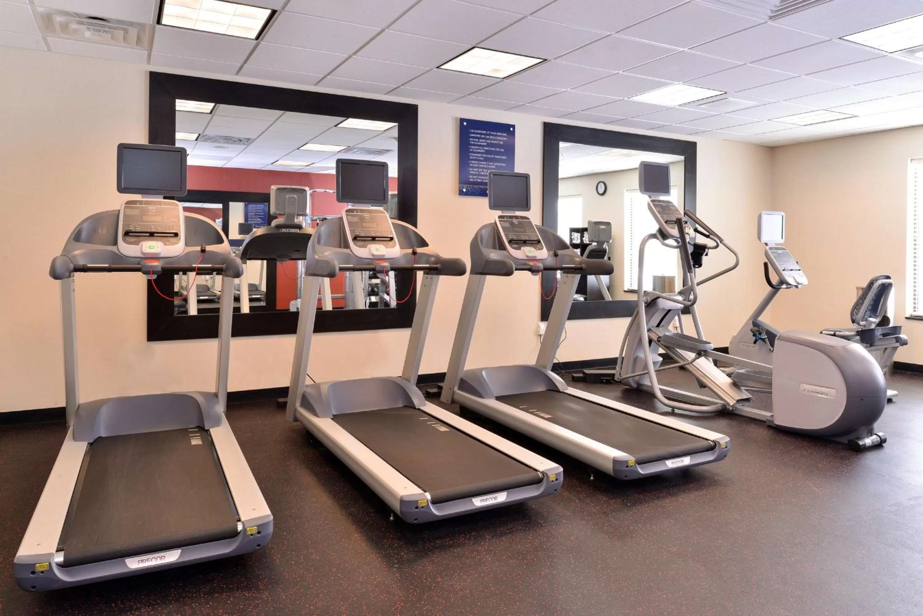 Fitness centre/facilities in Hampton Inn Rome