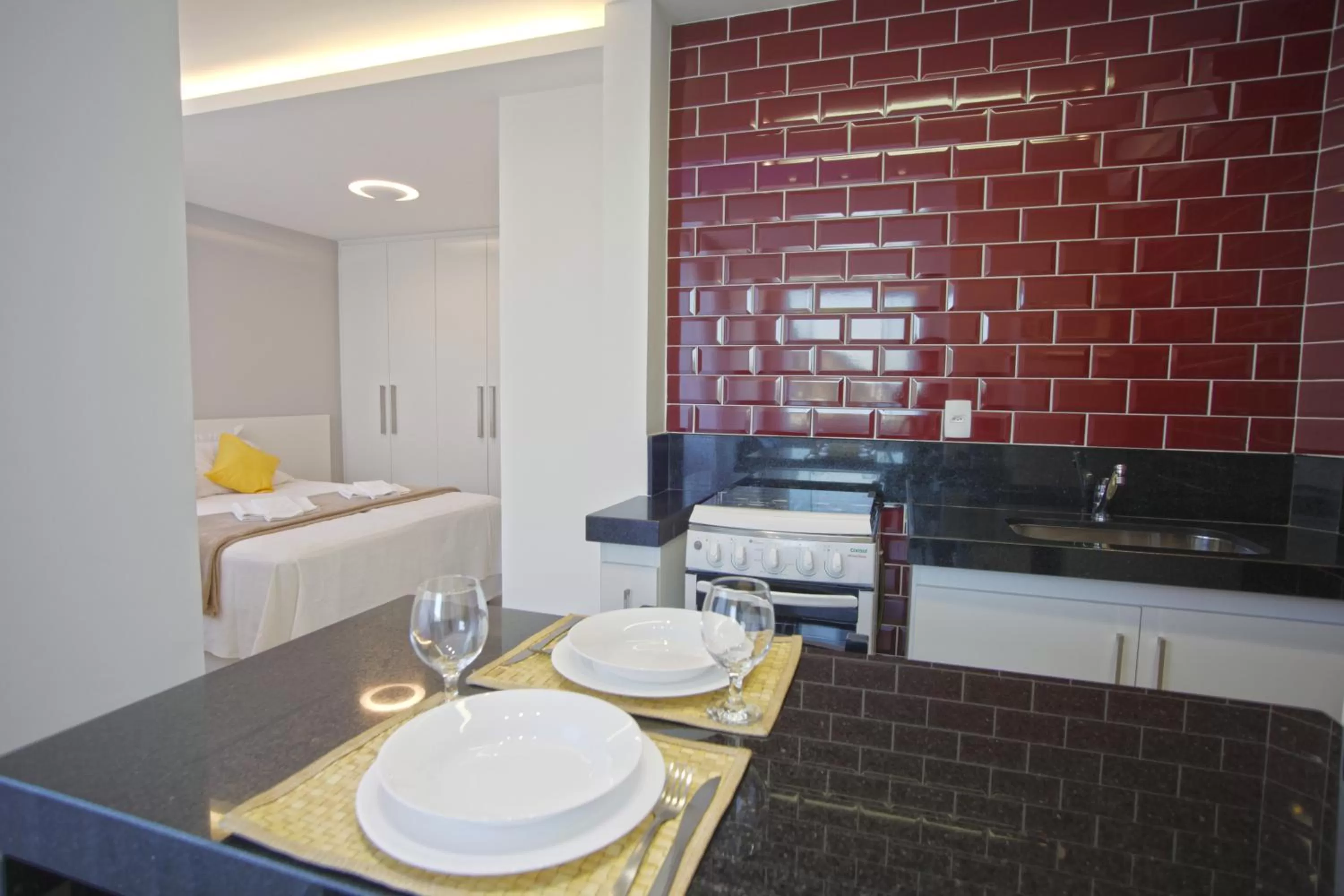 Bed, Kitchen/Kitchenette in Sugar Loft Apartments