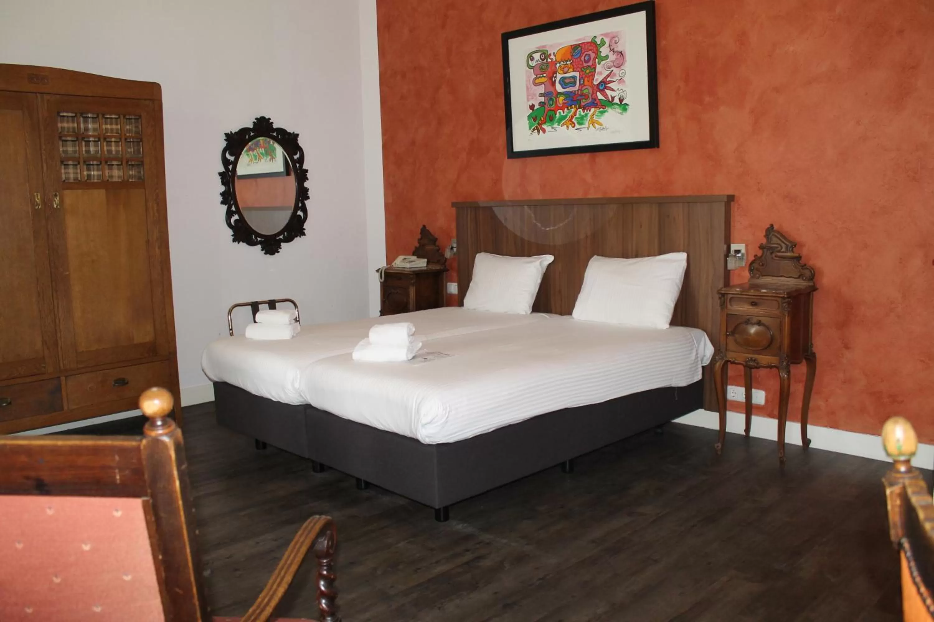 Bed in Hotel Oranjeoord