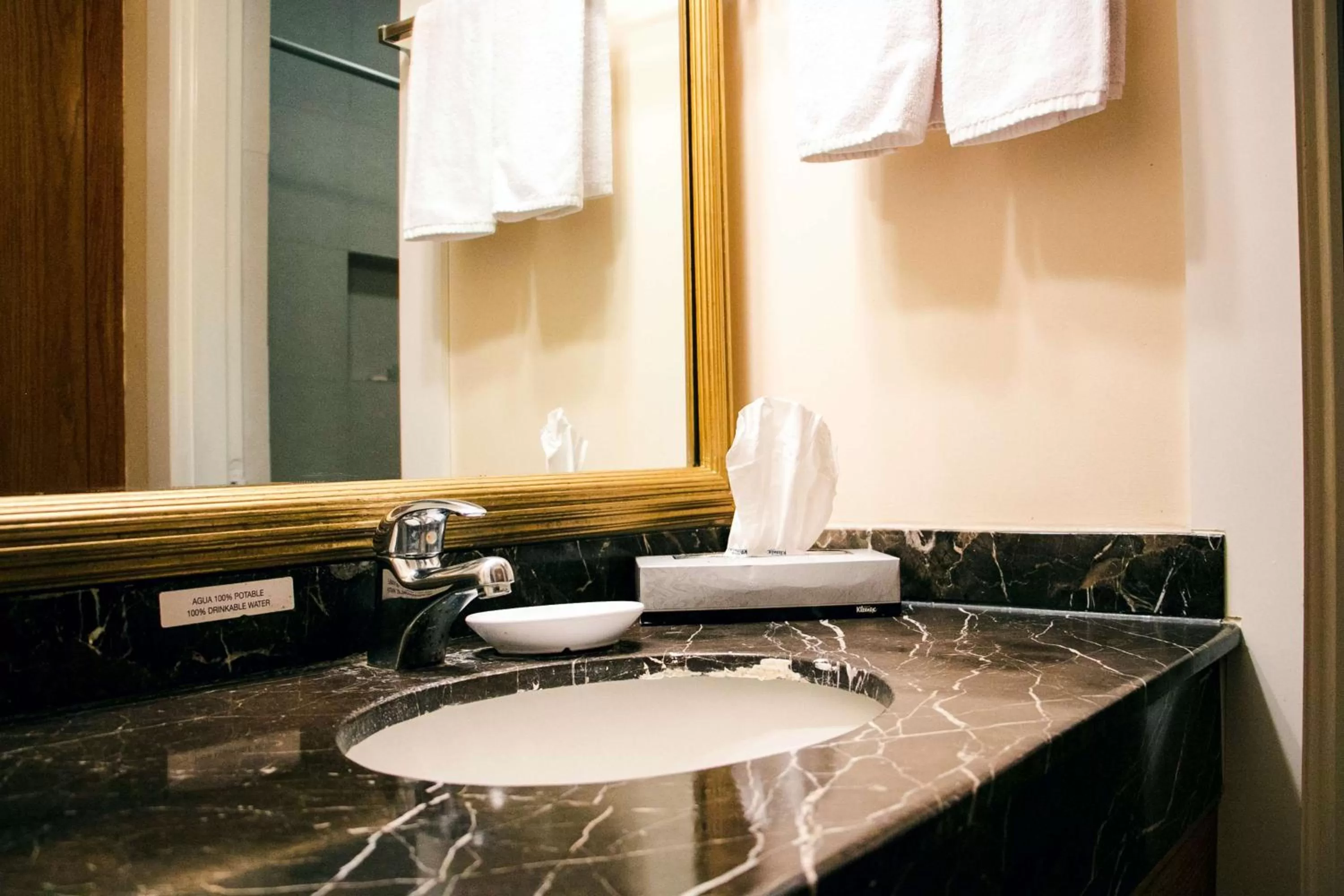 Bathroom in Best Western Plus Chihuahua Aeropuerto