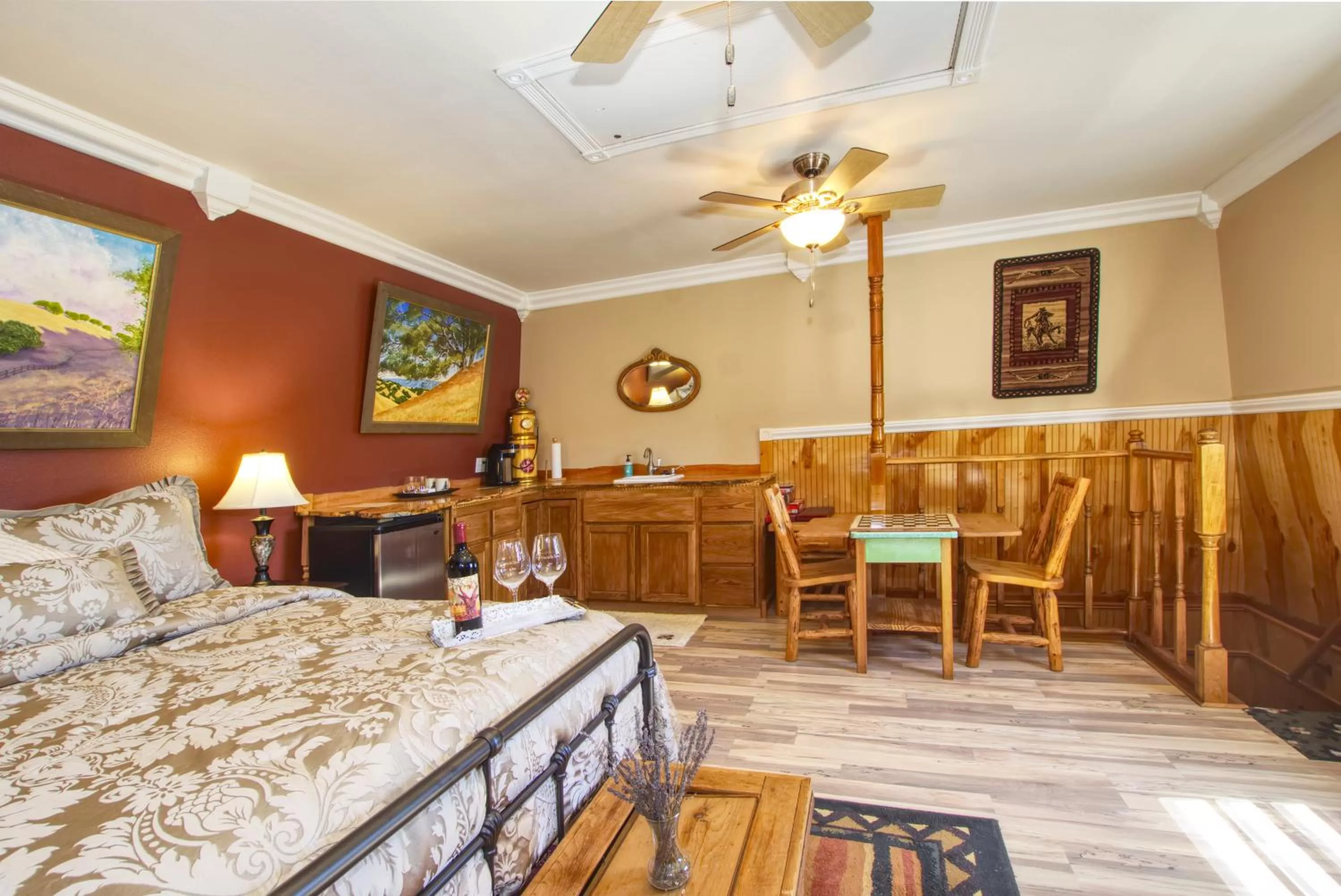 Photo of the whole room, Bed in ForFriends Inn Wine Country Bed and Breakfast