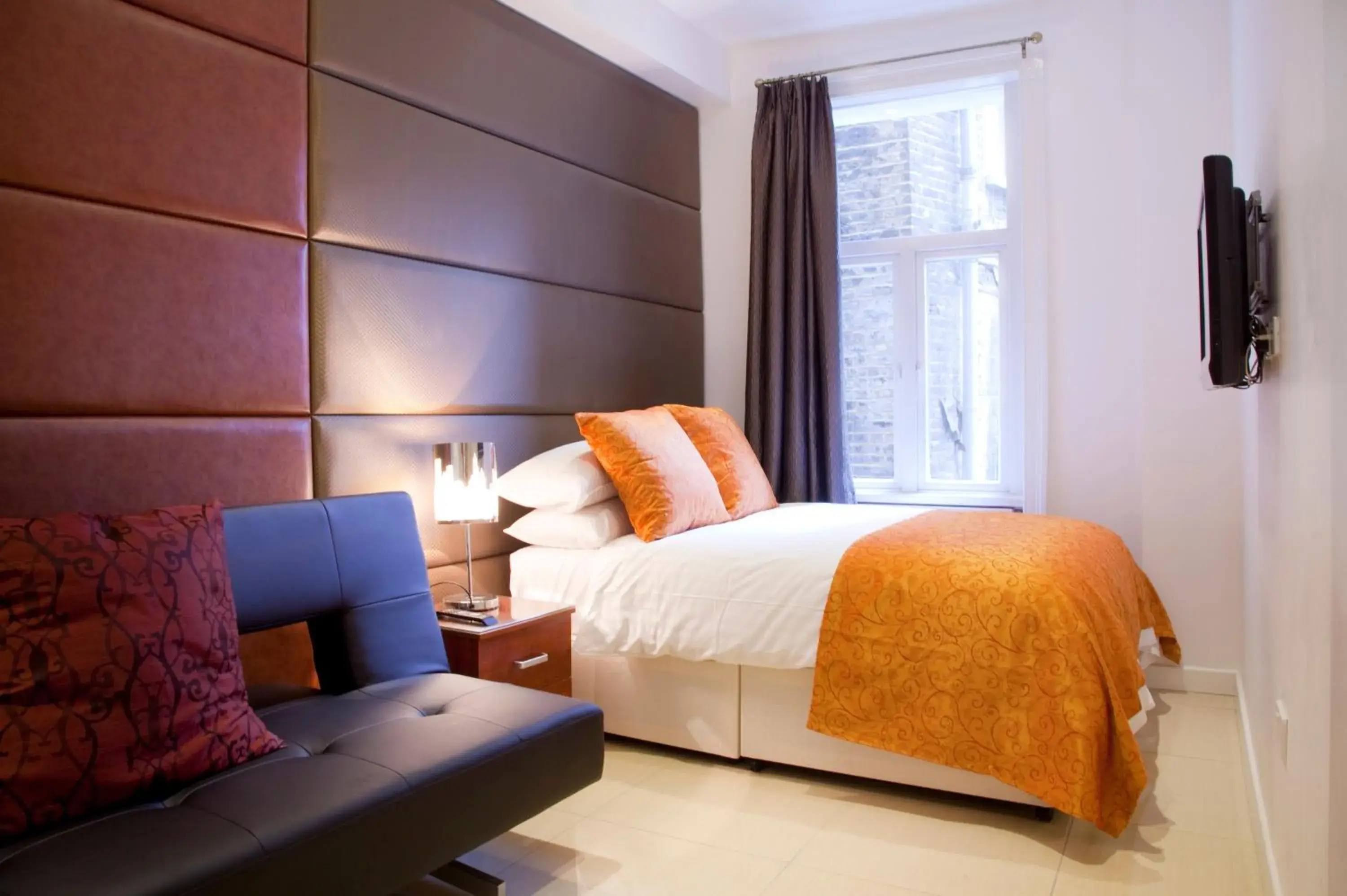 Family Room (3 Adults) in City Inn Russell Square Family Room (3 Adults) in City Inn Russell Square