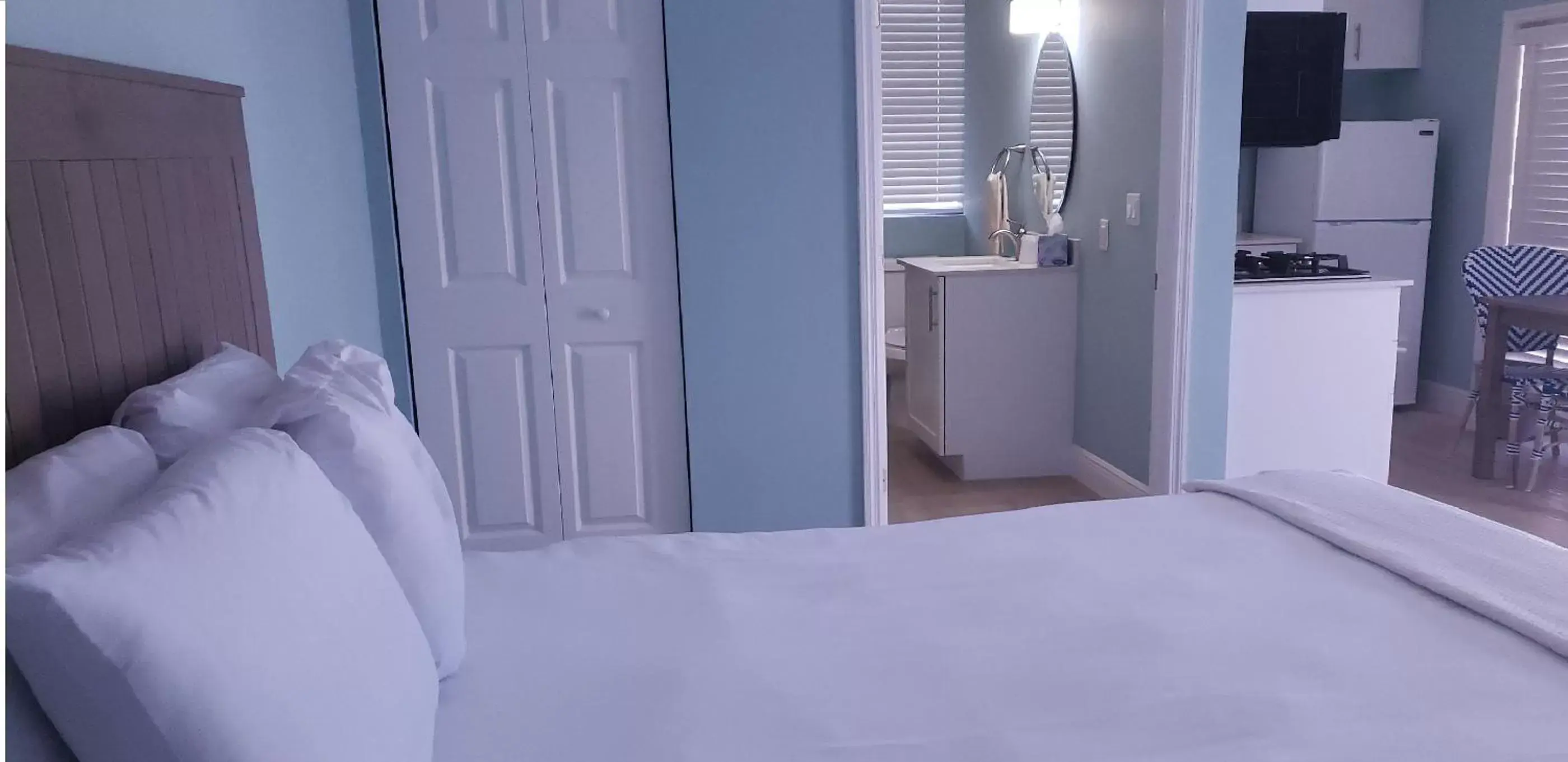 Standard Queen Room - Hearing Accessible in Rainbow Bend Resort Standard Queen Room - Hearing Accessible in Rainbow Bend Resort