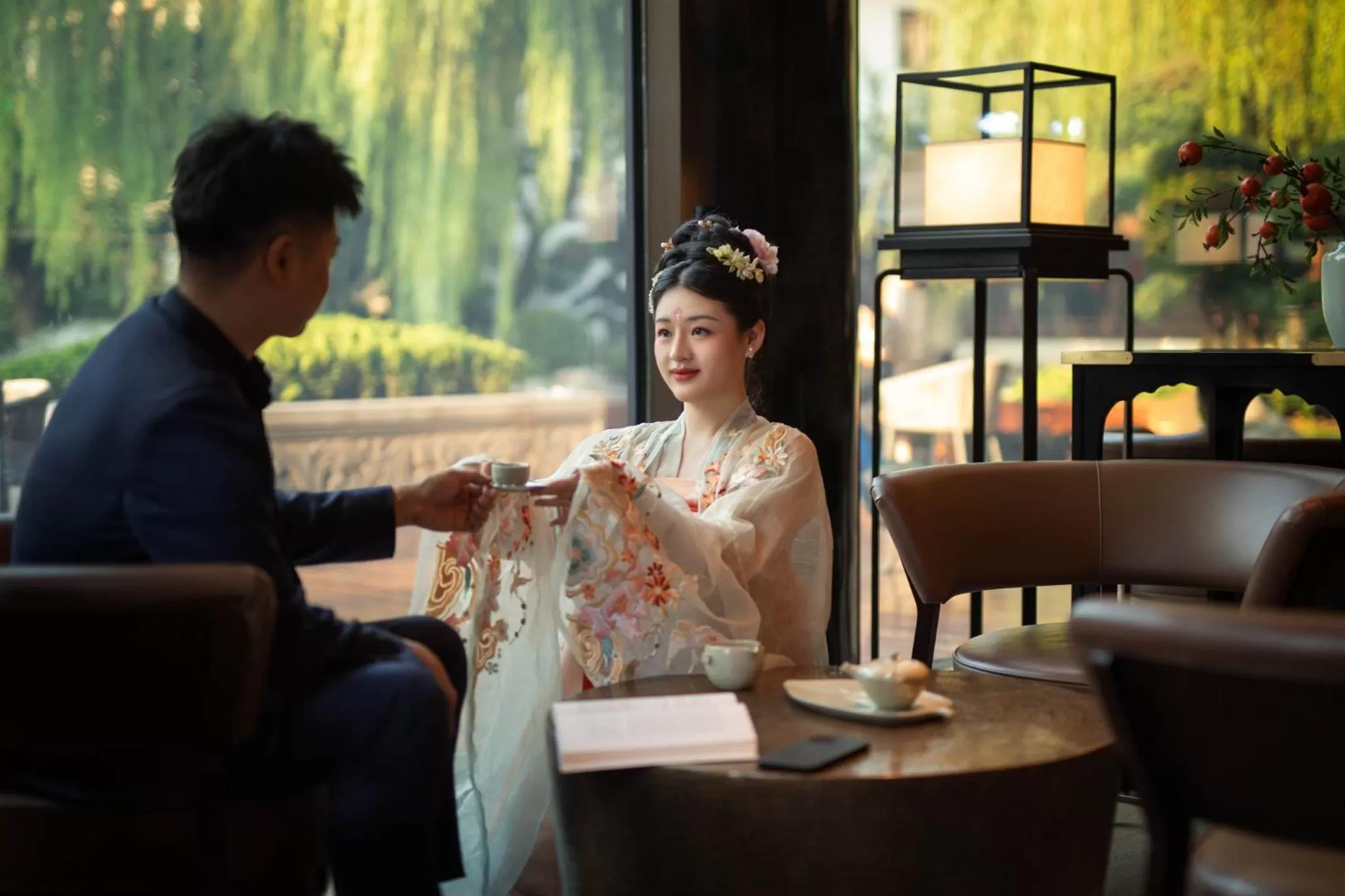 Lounge or bar in HUALUXE Xi'an Tanghua by IHG