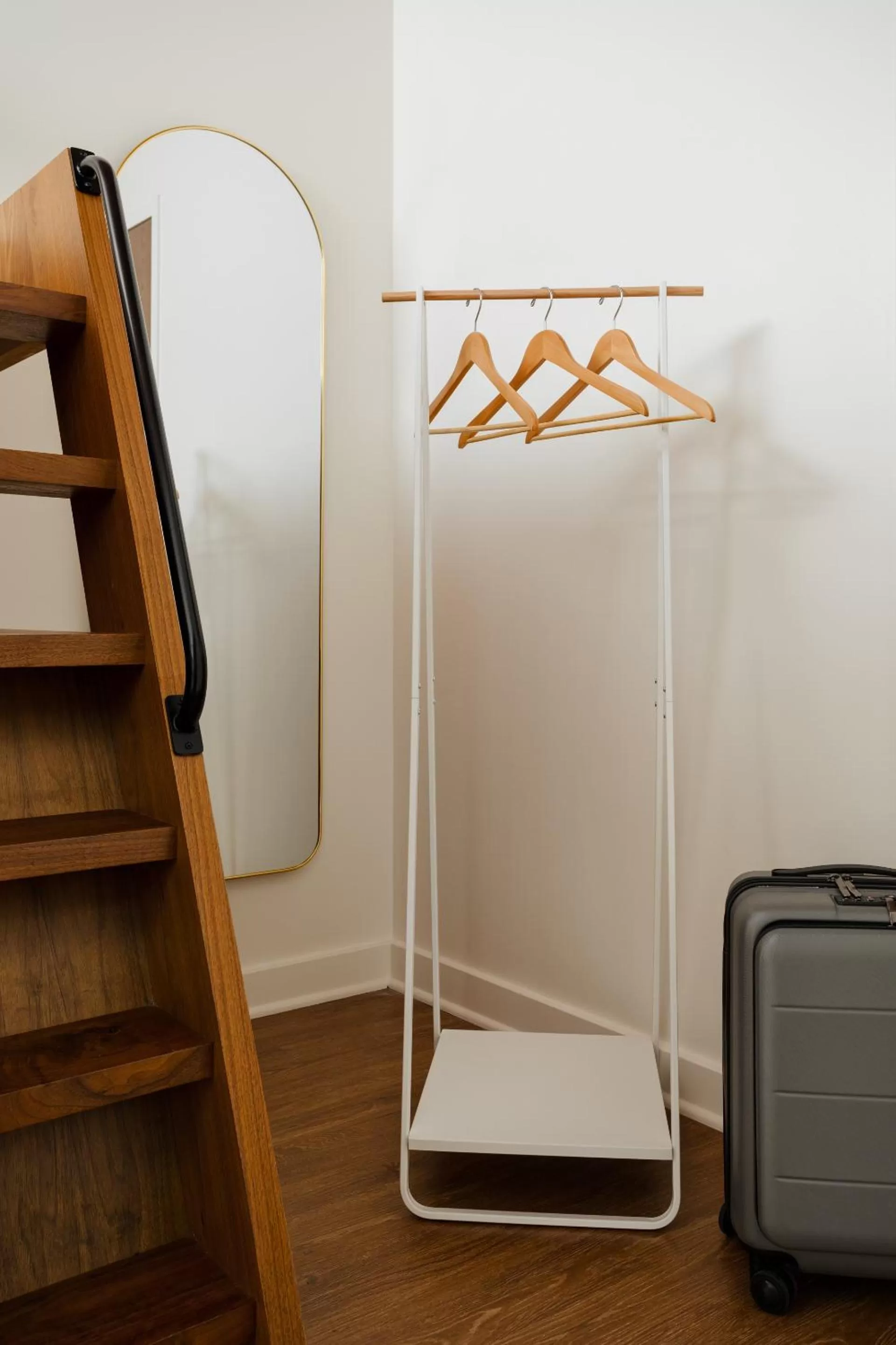 Living room, Bathroom in Found Chicago powered by Sonder