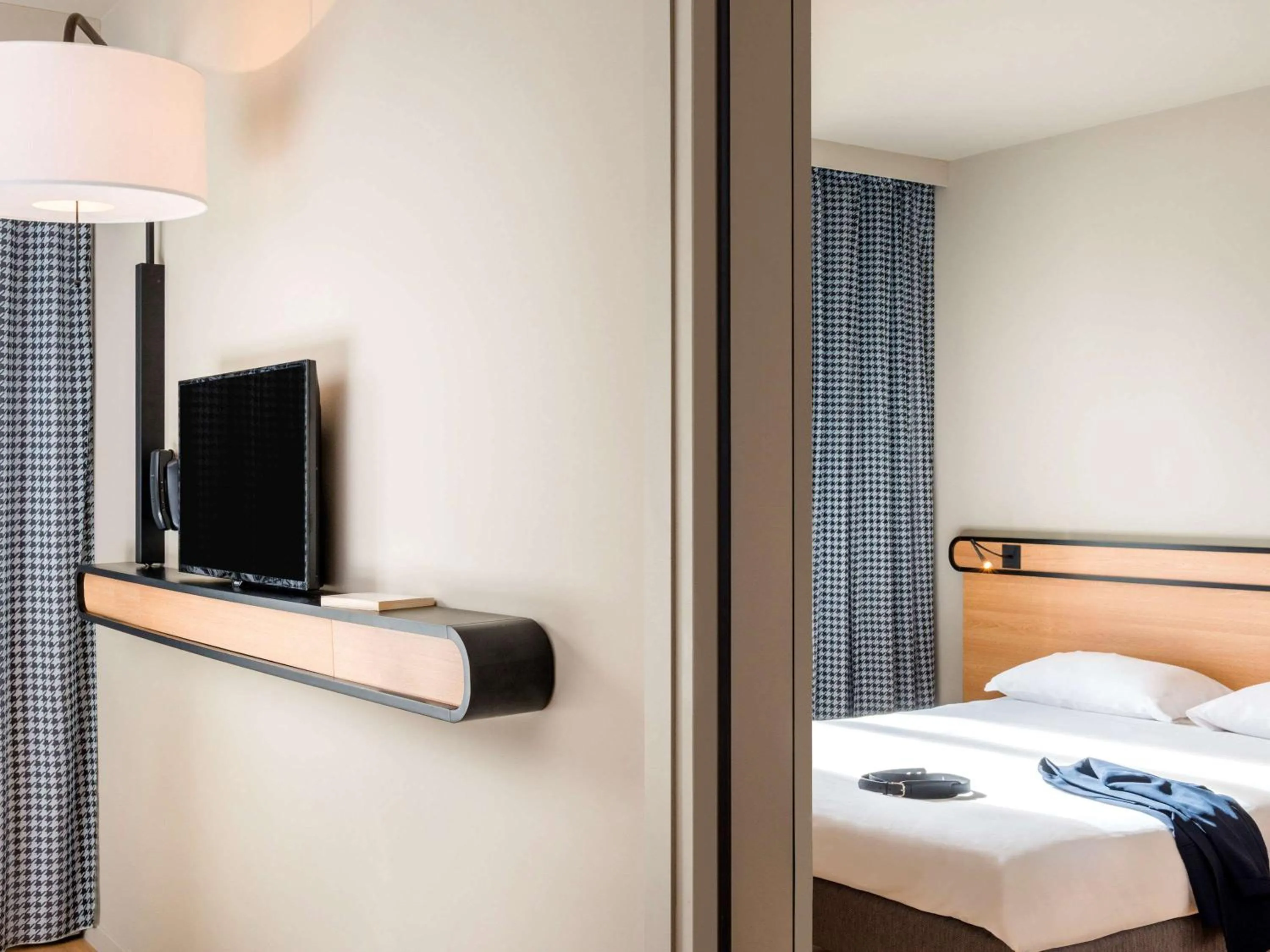 Photo of the whole room, Bed in Aparthotel Adagio Access La Défense Puteaux