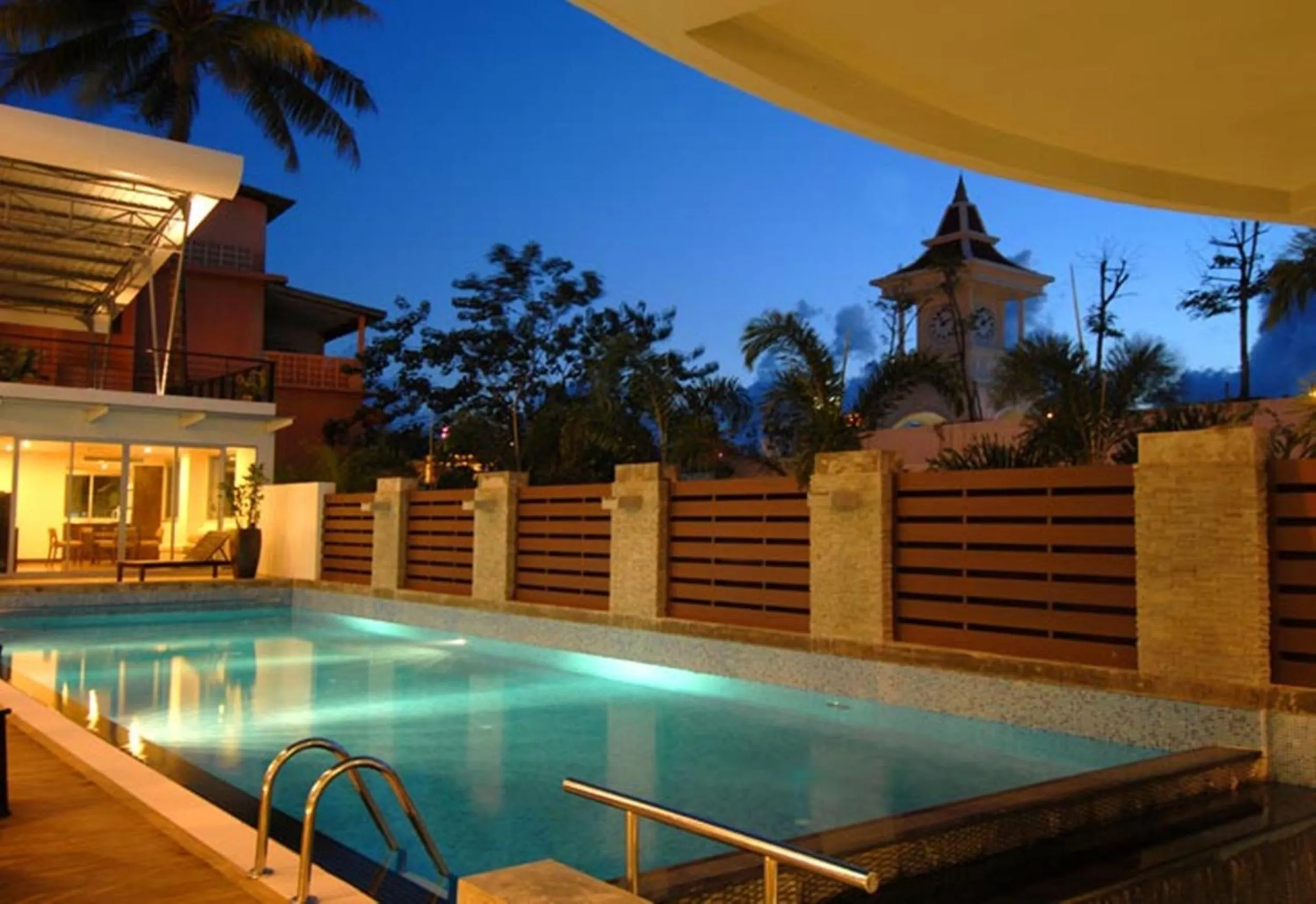 Swimming pool in Baan Suwantawe