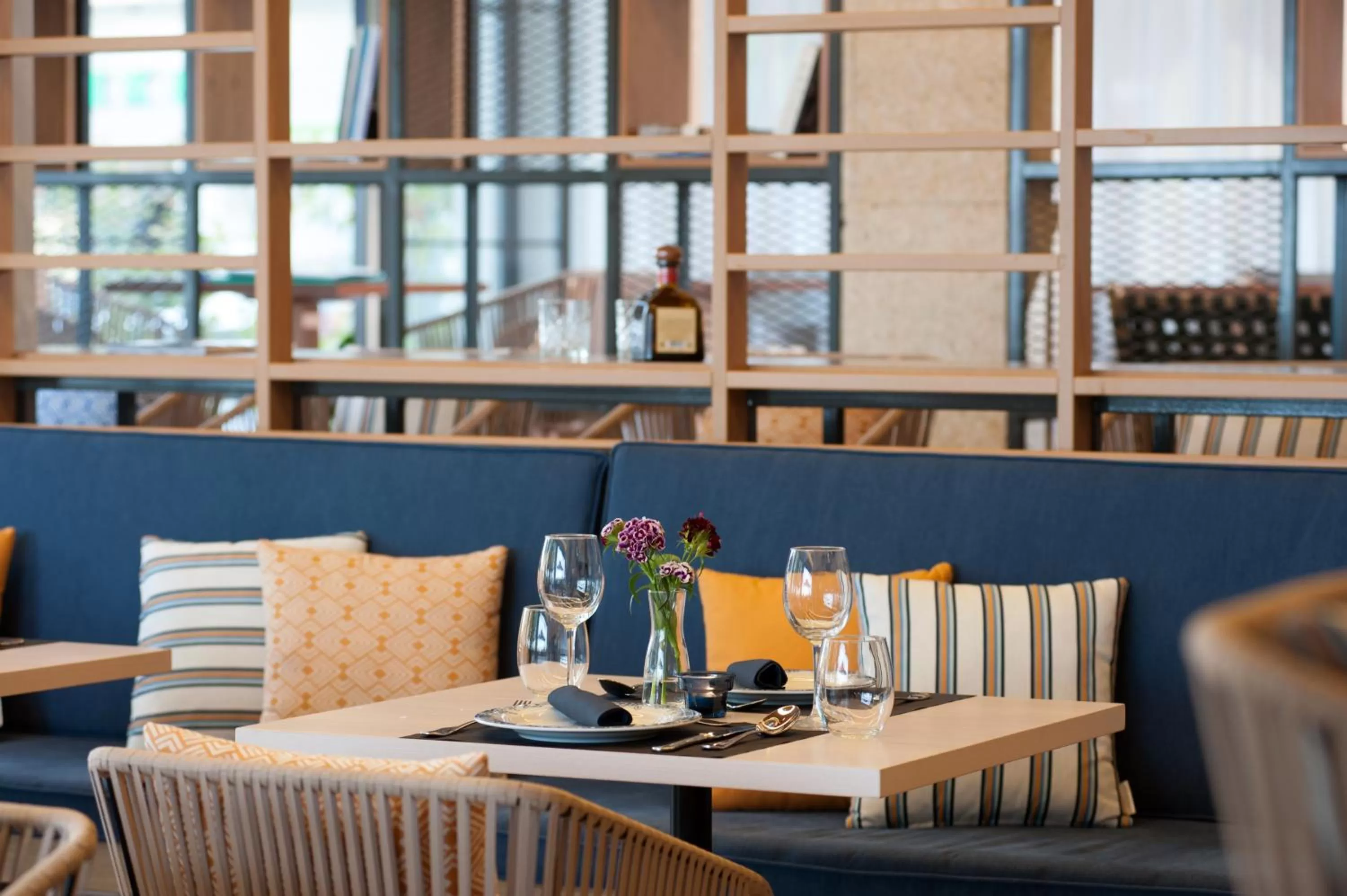 Restaurant/places to eat in Seasabelle Hotel near Athens Airport