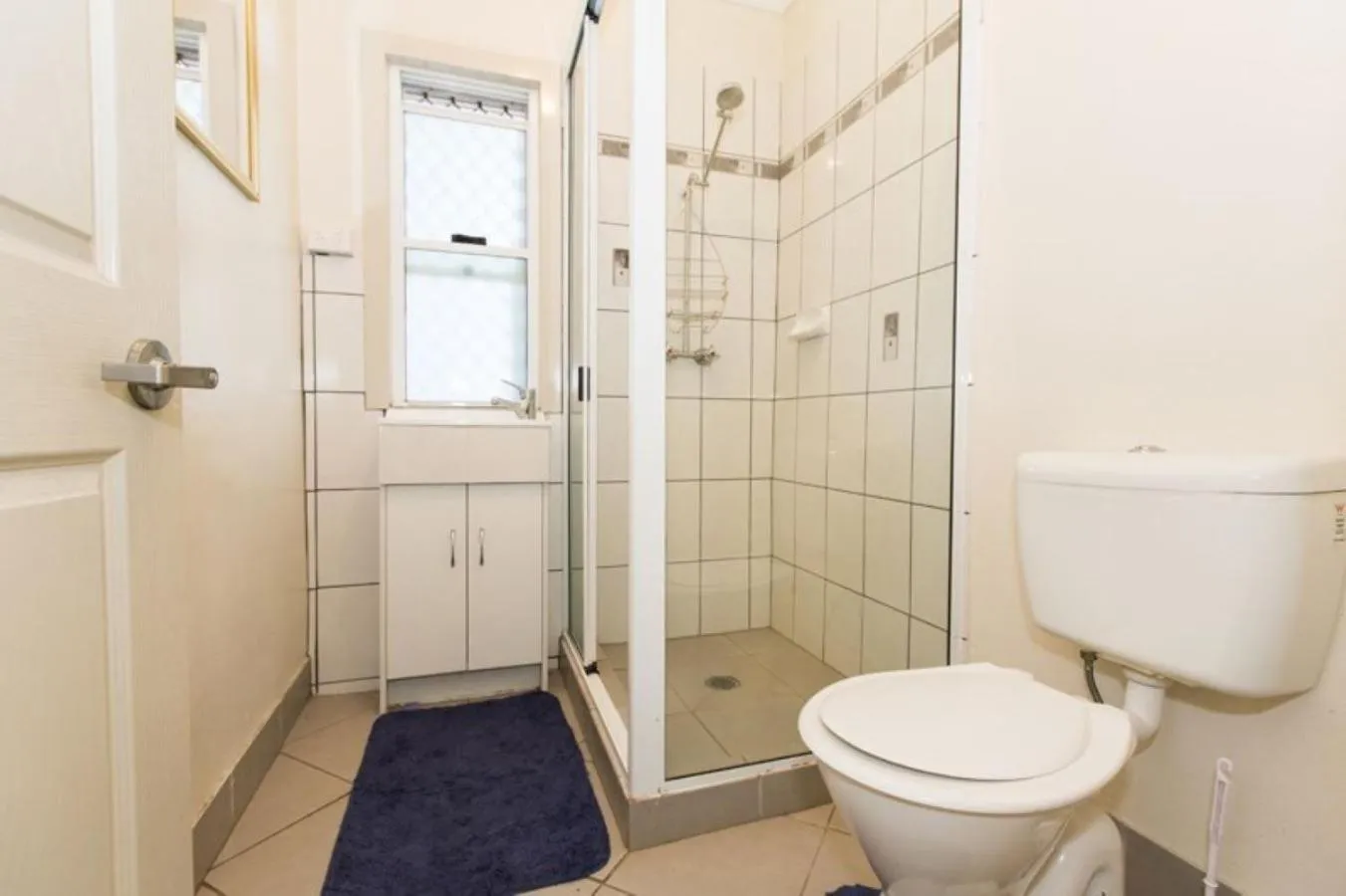 Shower, Bathroom in Cityside Accommodation