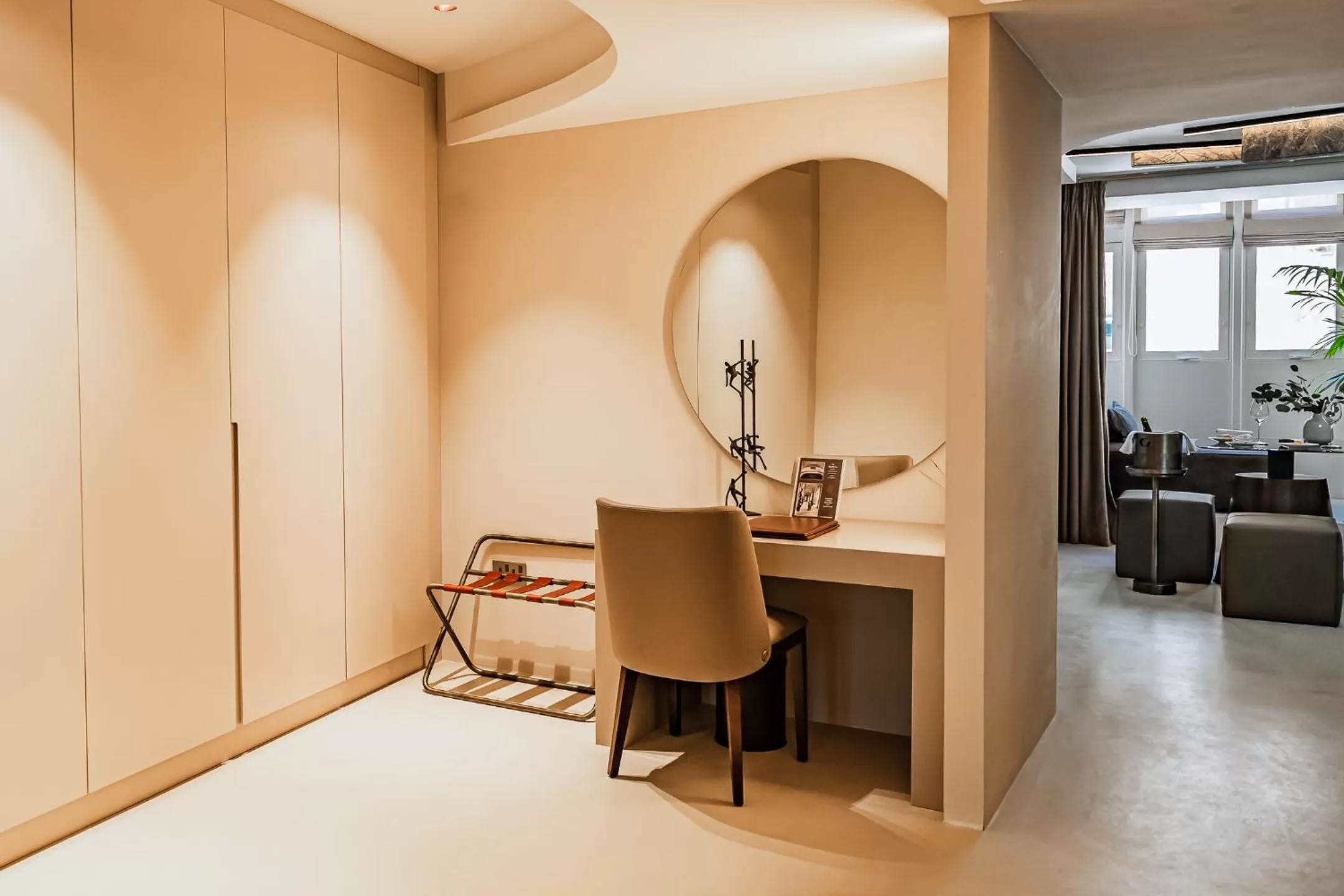 wardrobe in Iniala Harbour House