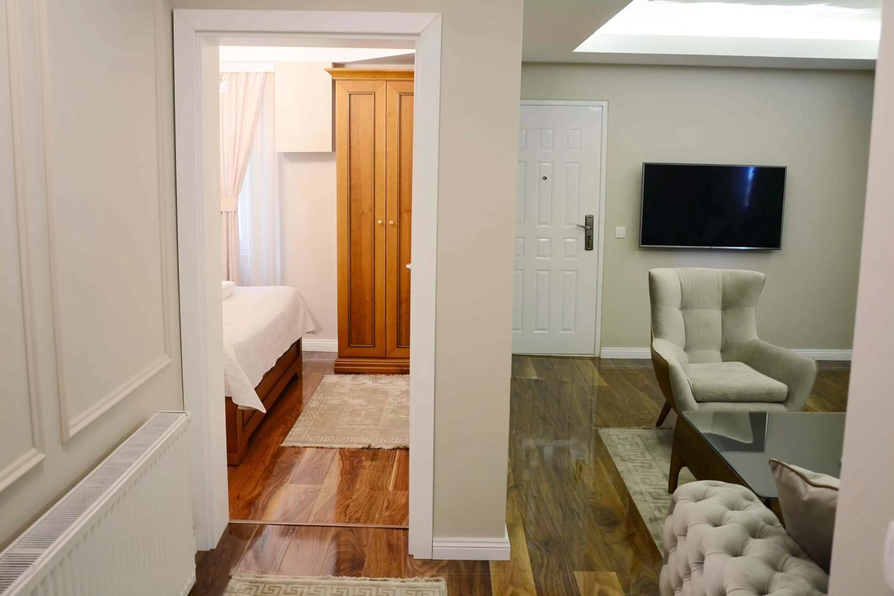 TV/Entertainment Center in Hotel Begolli