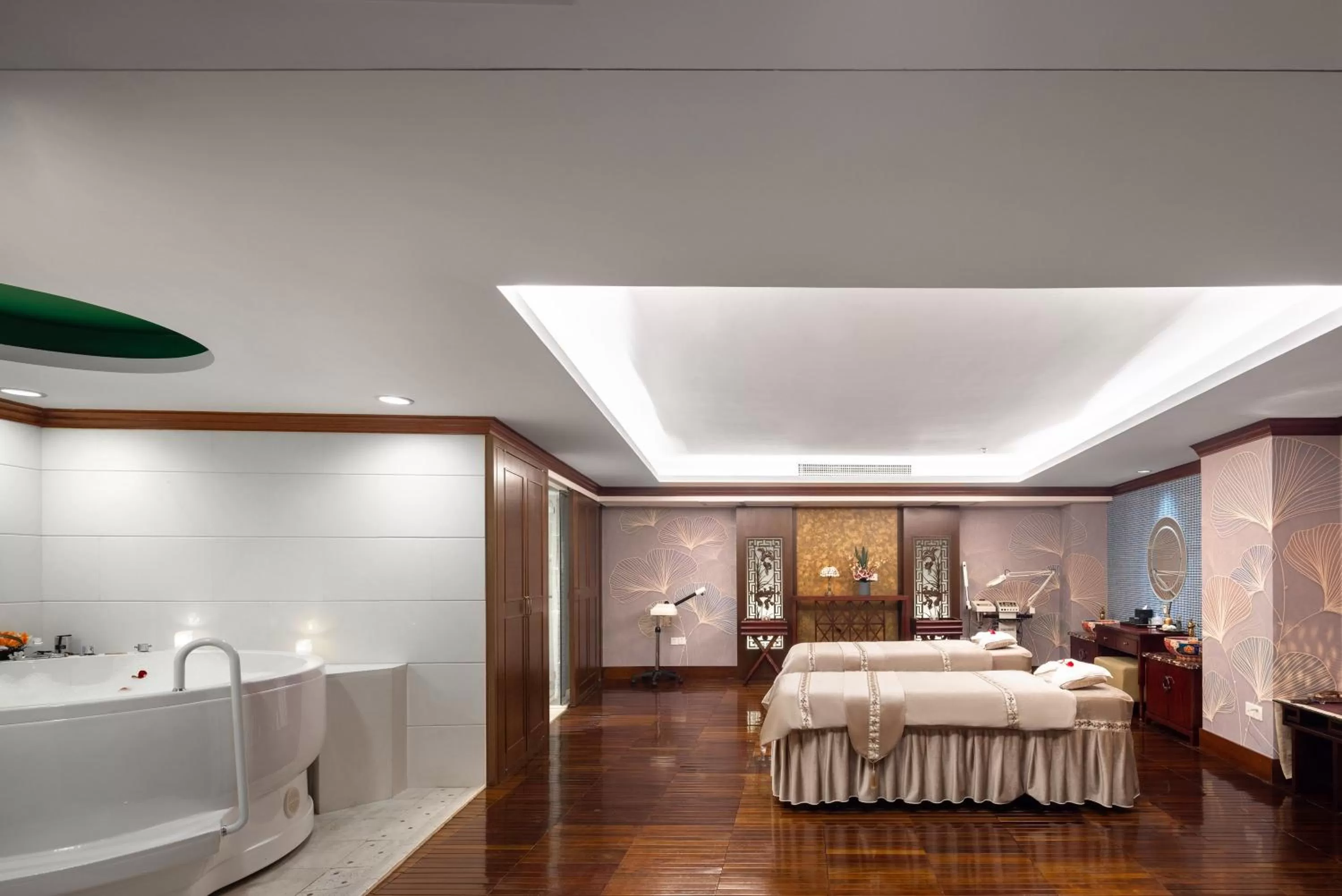Spa and wellness centre/facilities in Crowne Plaza Hotel & Suites Landmark Shenzhen, an IHG Hotel - Nearby Luohu Border, Indoor heated swimming pool, Receive RMB100 SPA coupon upon check-in