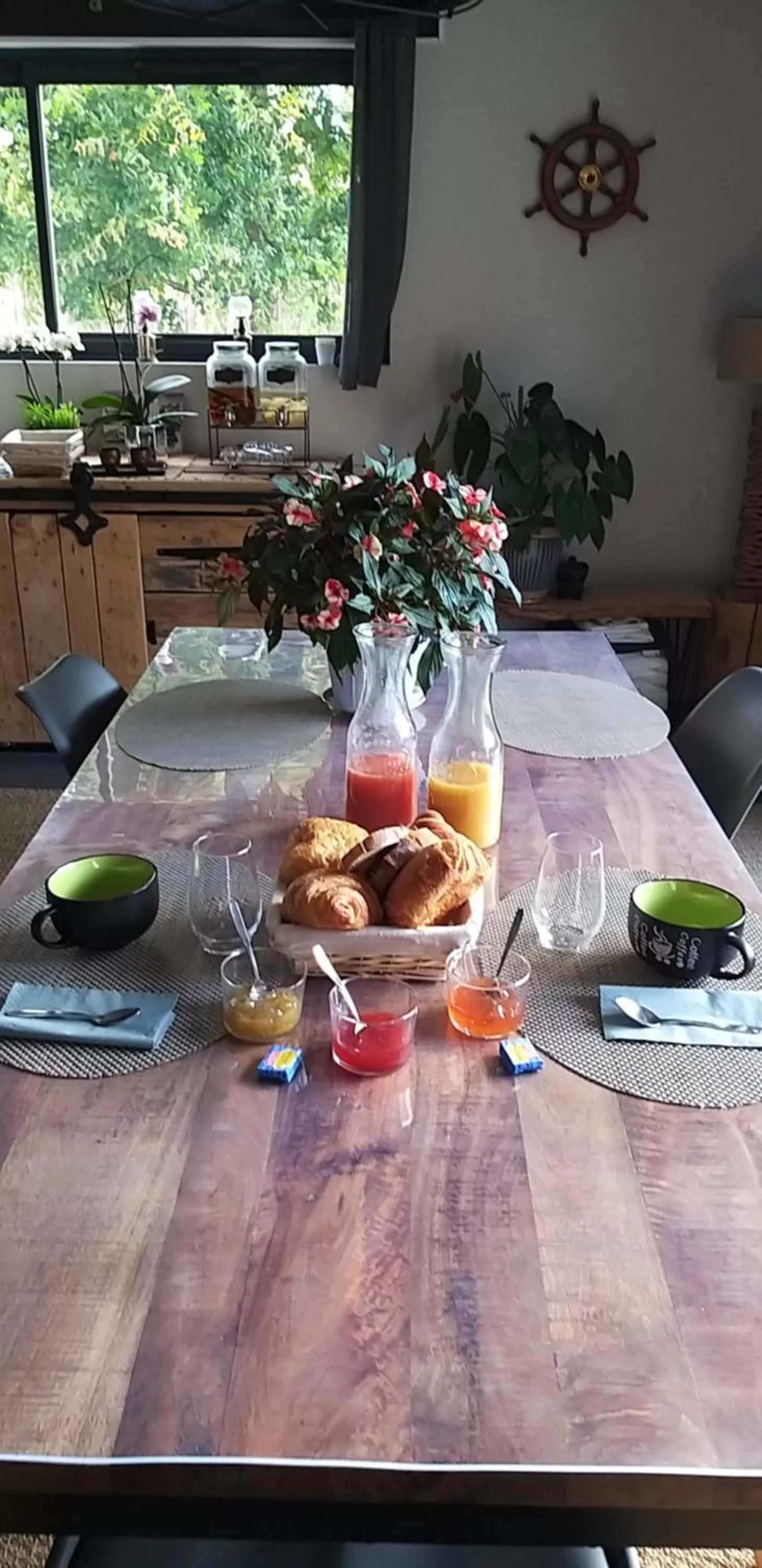 Continental breakfast in La résinière