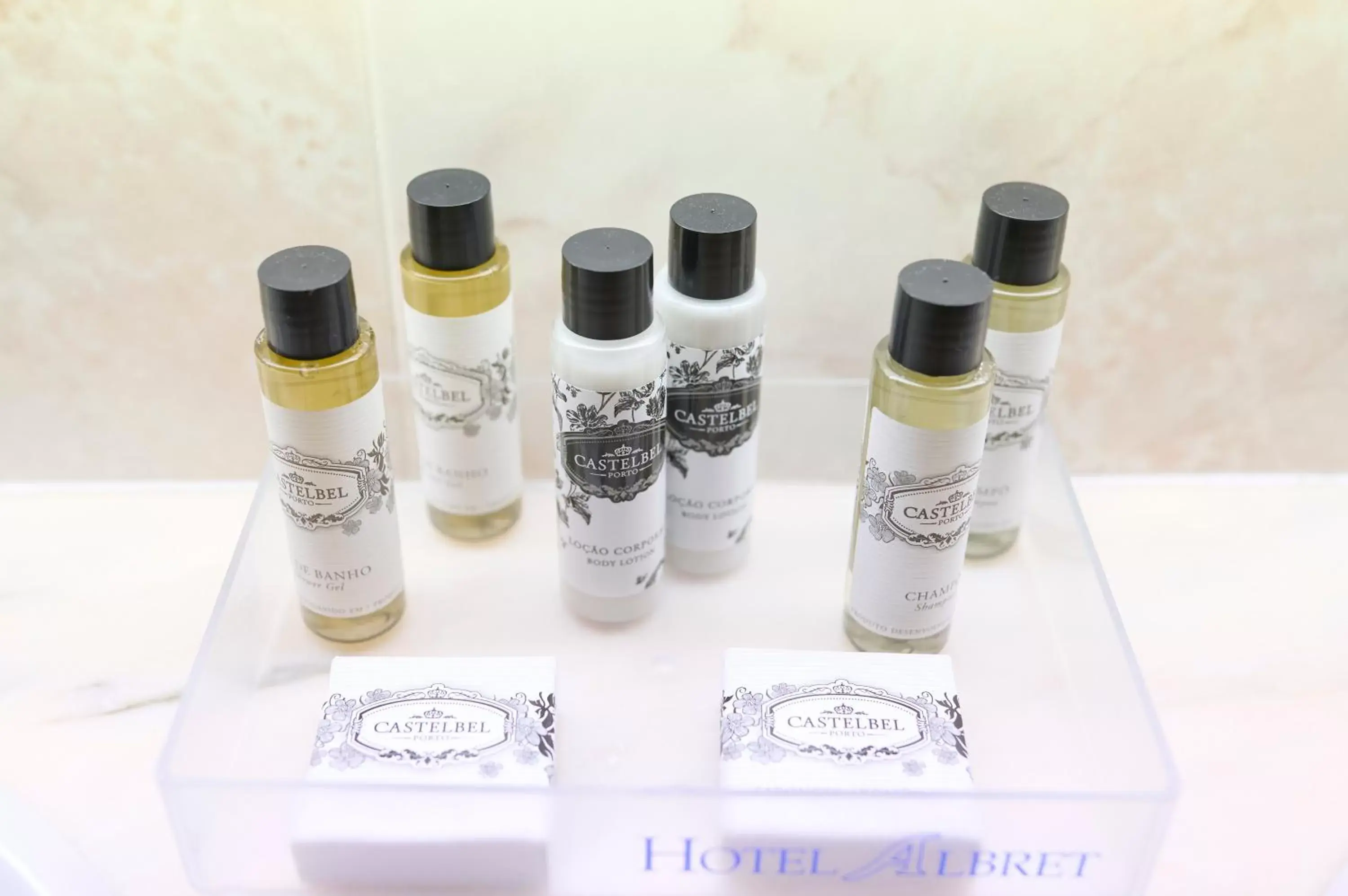 Family Room (2 Adults + 2 Children) in Hotel Albret Family Room (2 Adults + 2 Children) in Hotel Albret