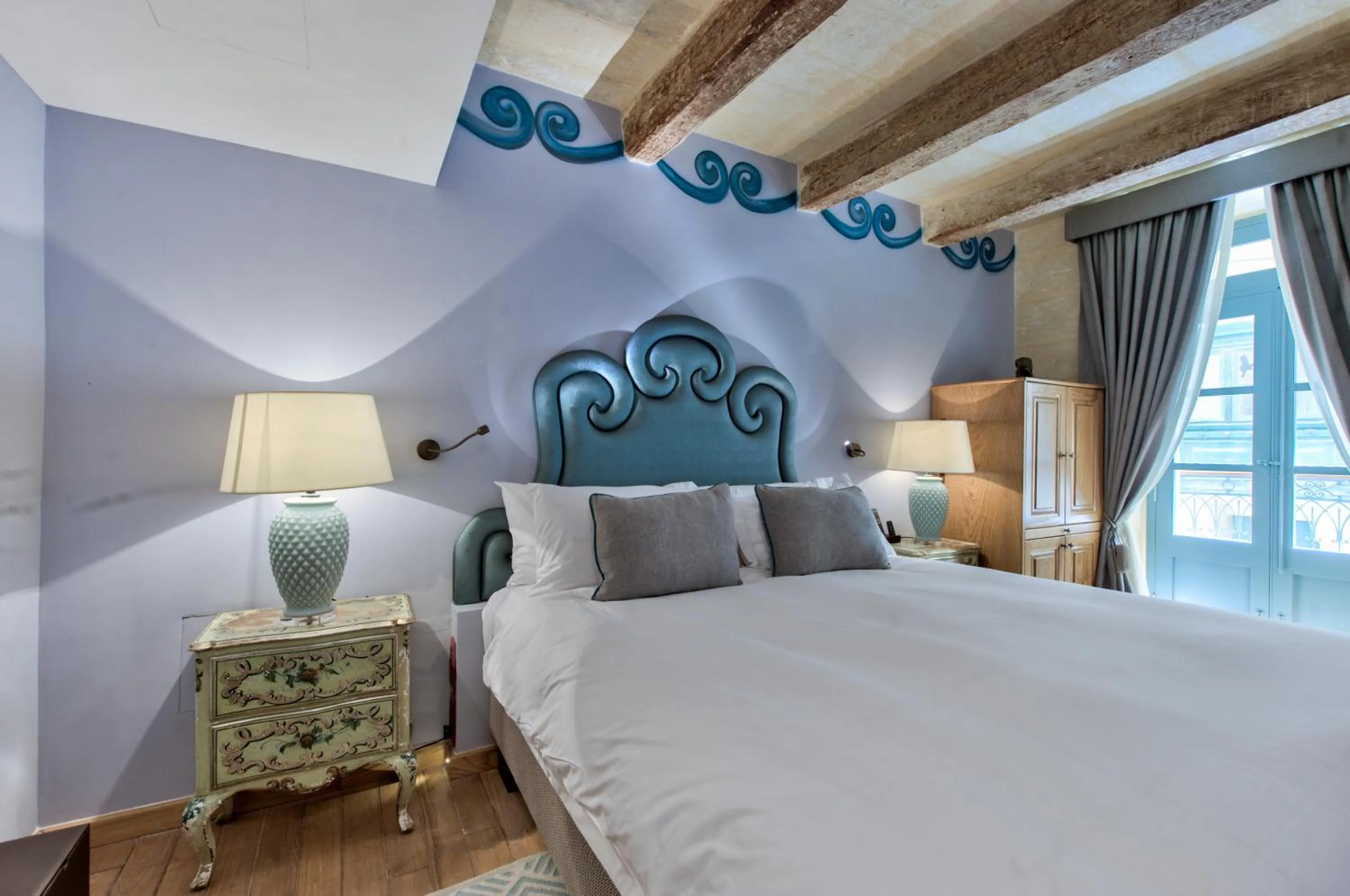 Bedroom, Bed in Palazzo Consiglia - IK Collection