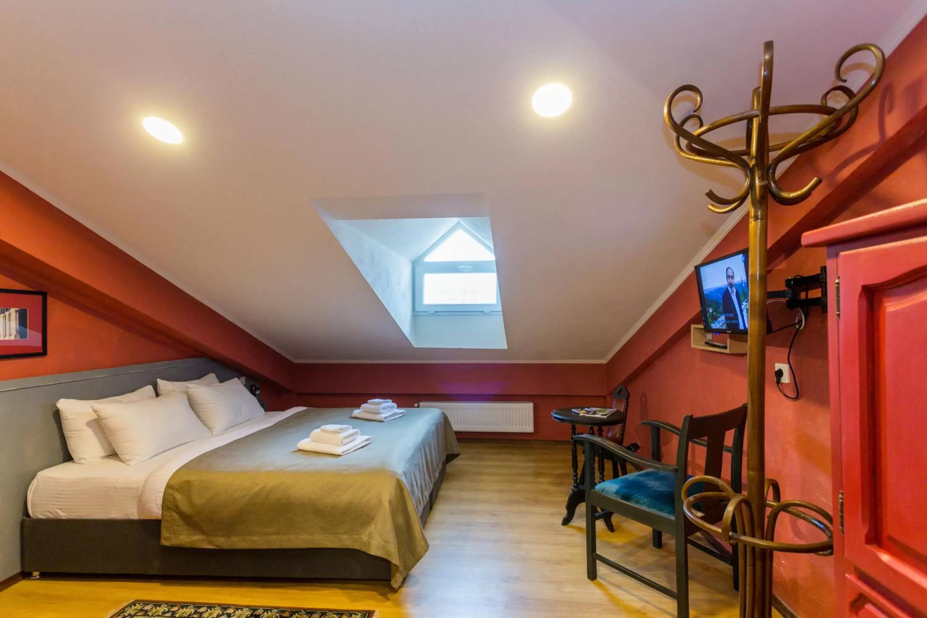 Photo of the whole room, Bed in Kindli Hotel