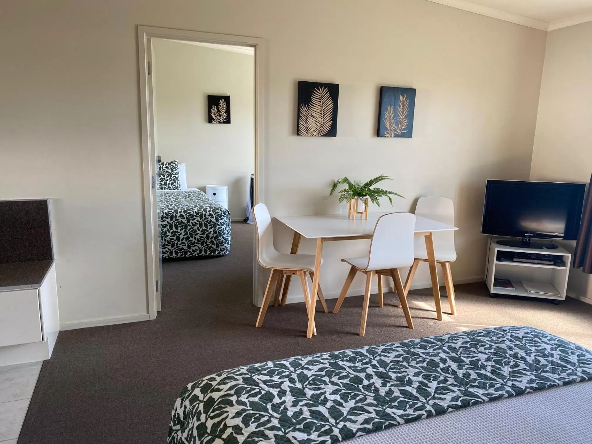 Bed in Alpine Lake Motel