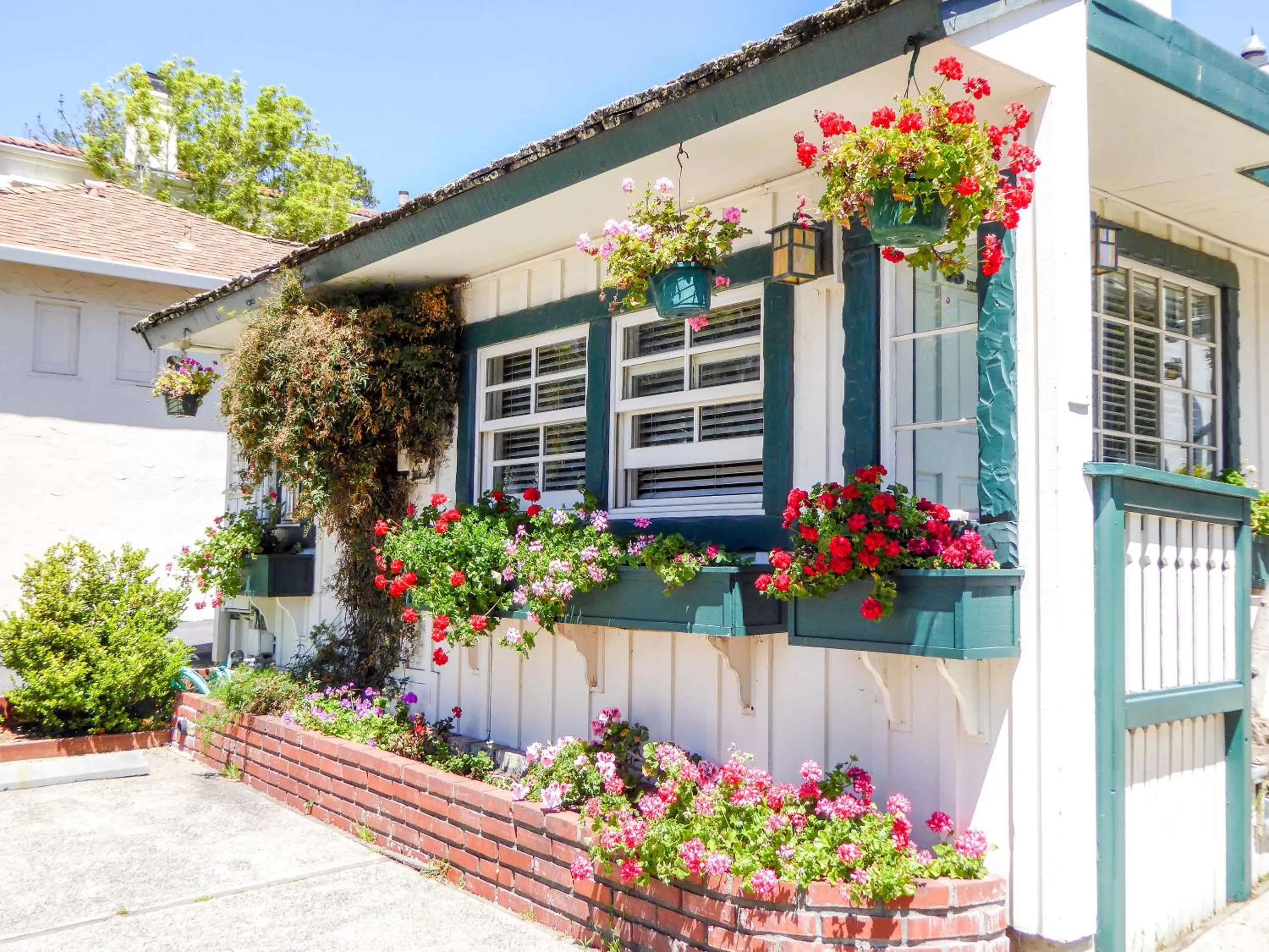 Property building in Briarwood Inn