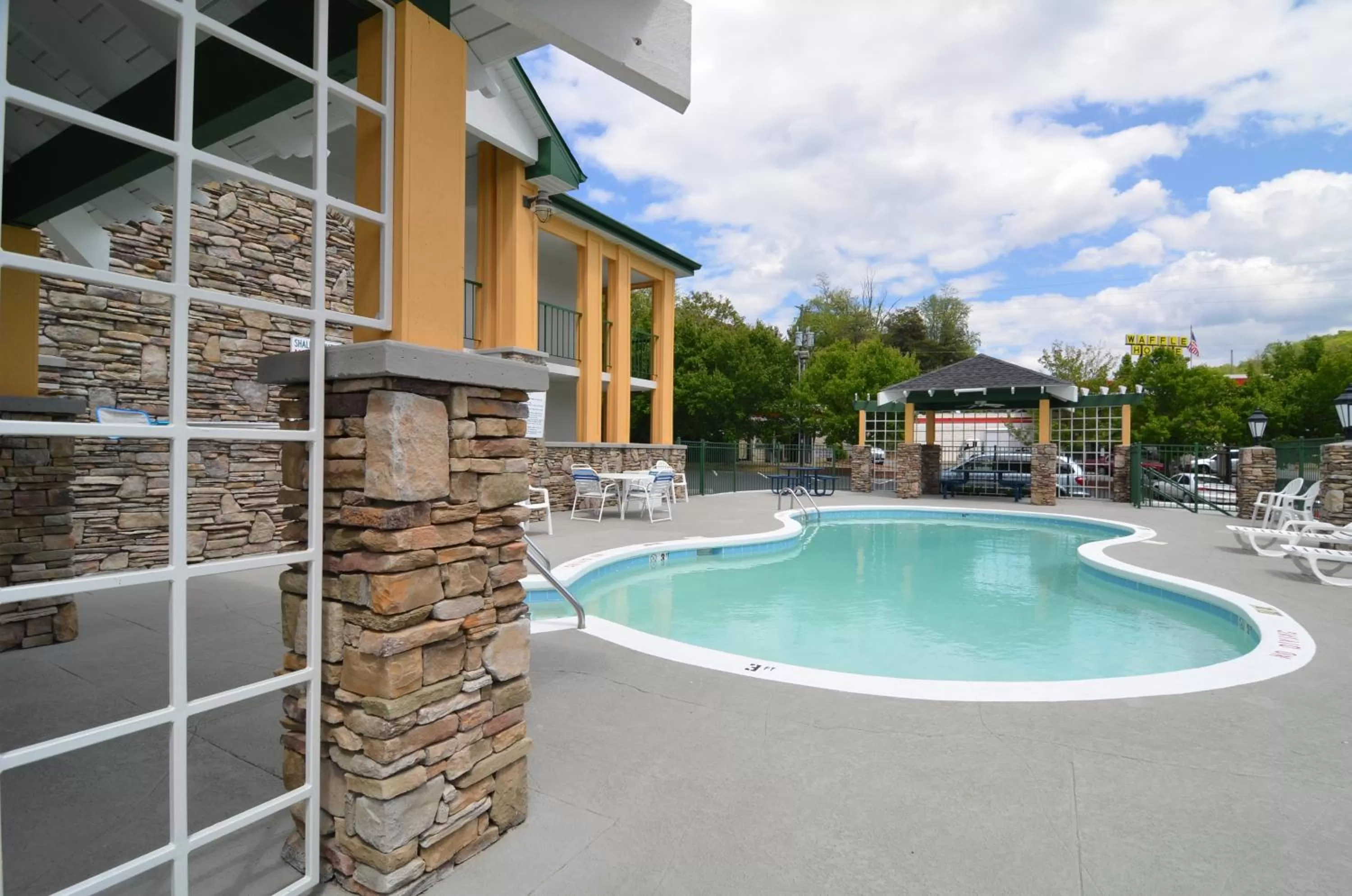 Swimming pool in Quality Inn & Suites Biltmore East