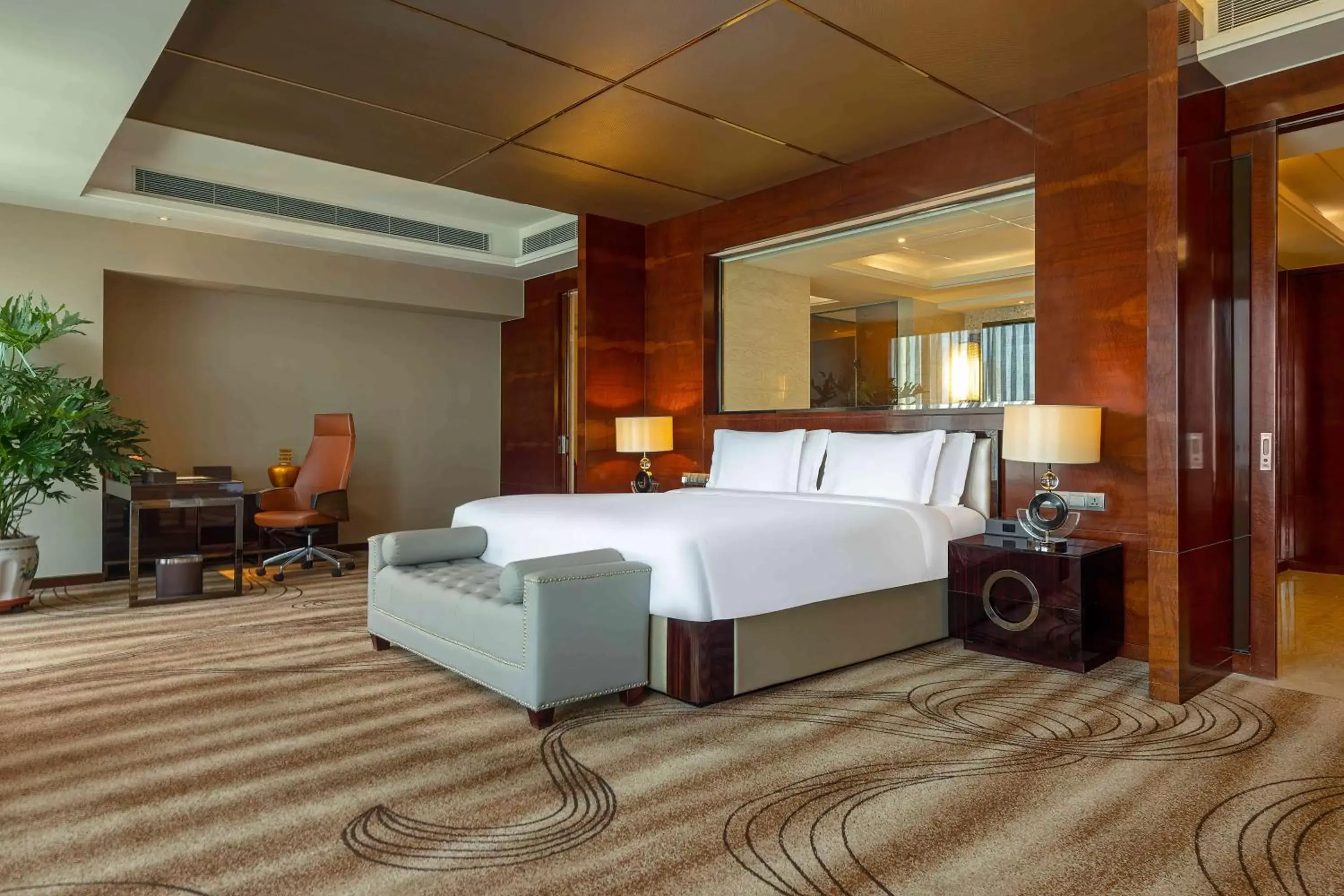 Executive King Suite in Crowne Plaza Hotel Lanzhou by IHG Executive King Suite in Crowne Plaza Hotel Lanzhou by IHG