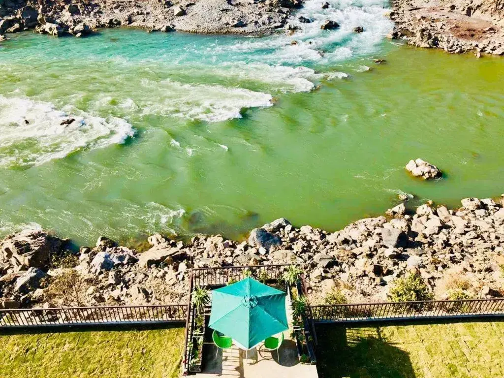 Triple Room in Hotel La Orilla Muzaffarabad Triple Room in Hotel La Orilla Muzaffarabad