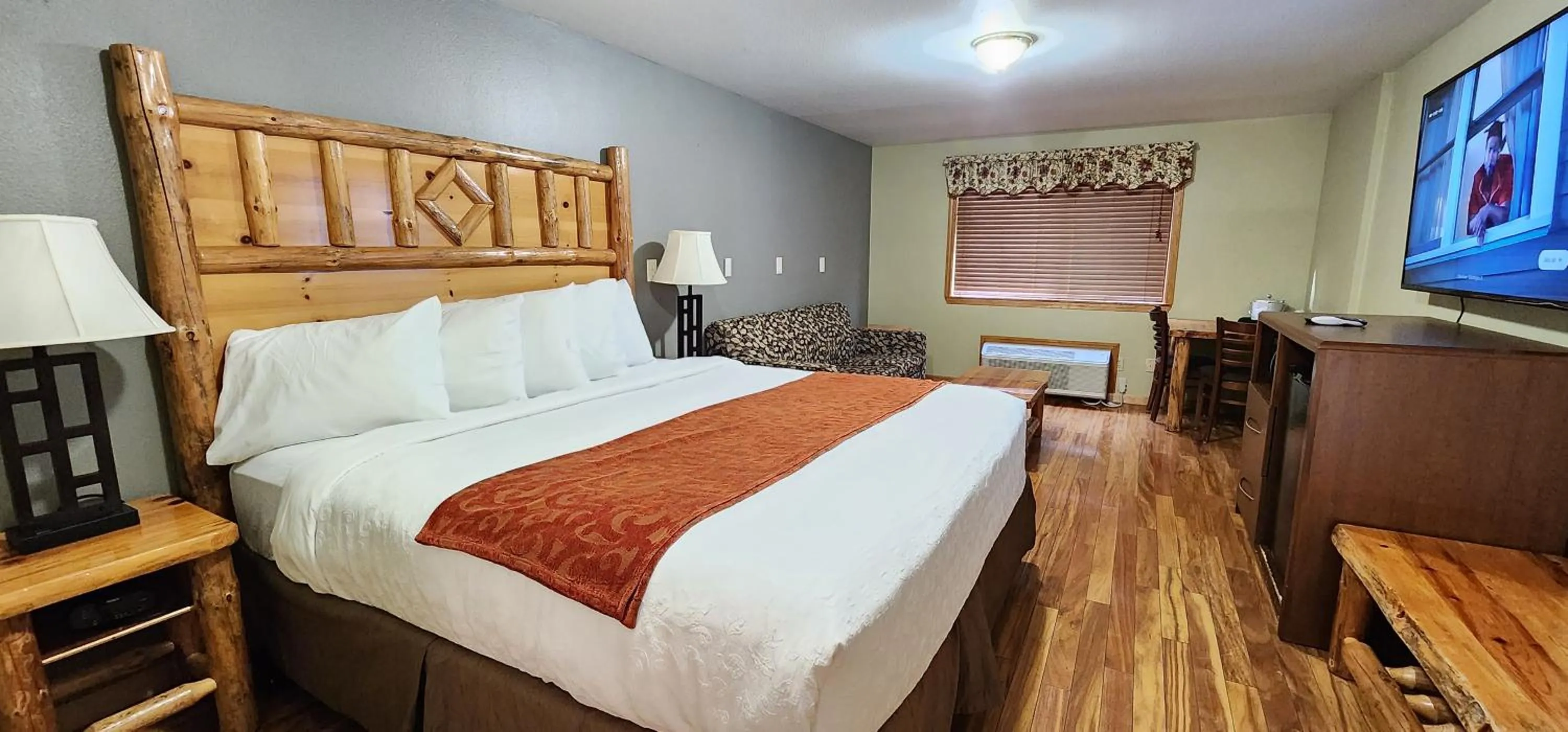 Bed in Nisqually Lodge