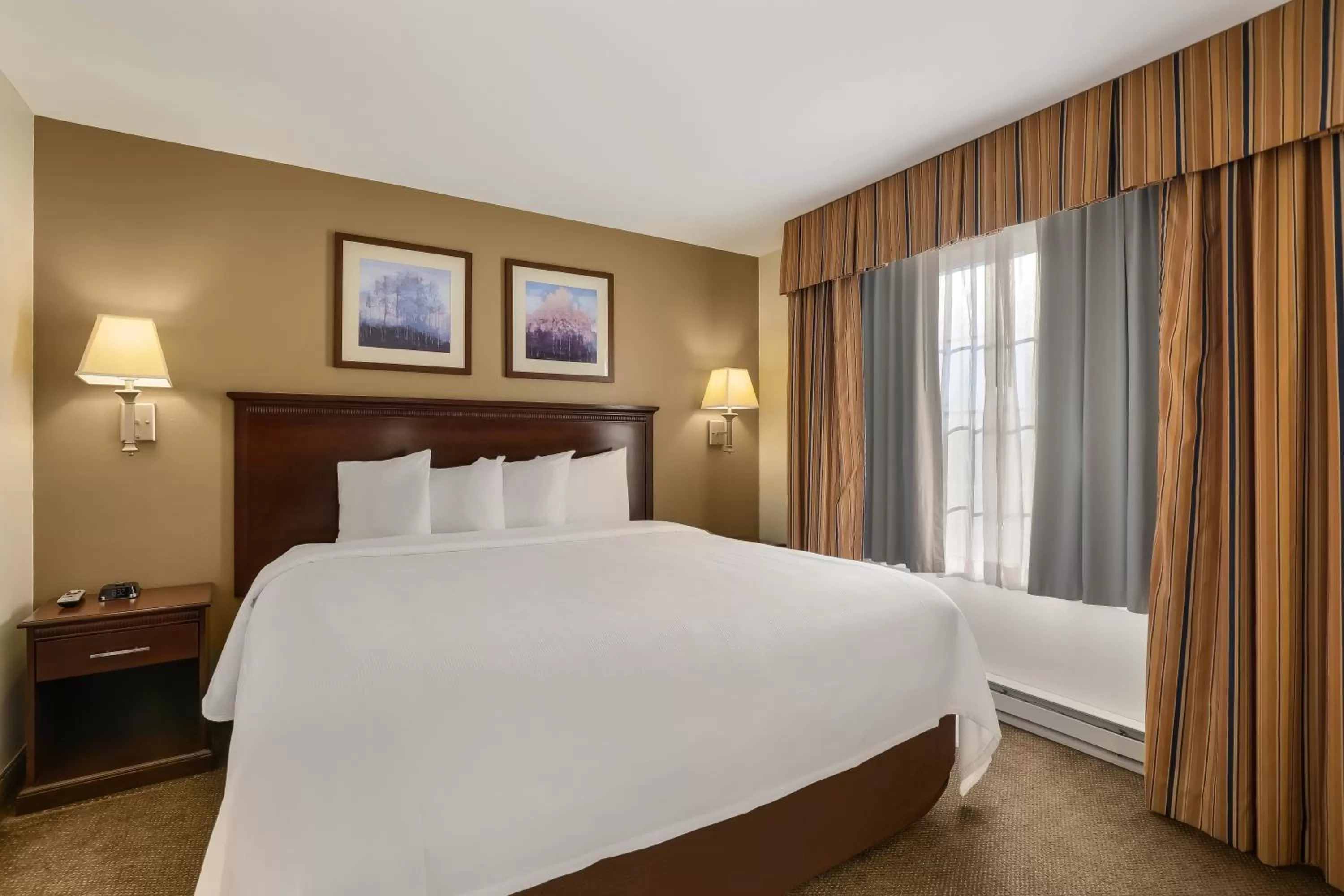 Bed in MainStay Suites Fitchburg - Madison