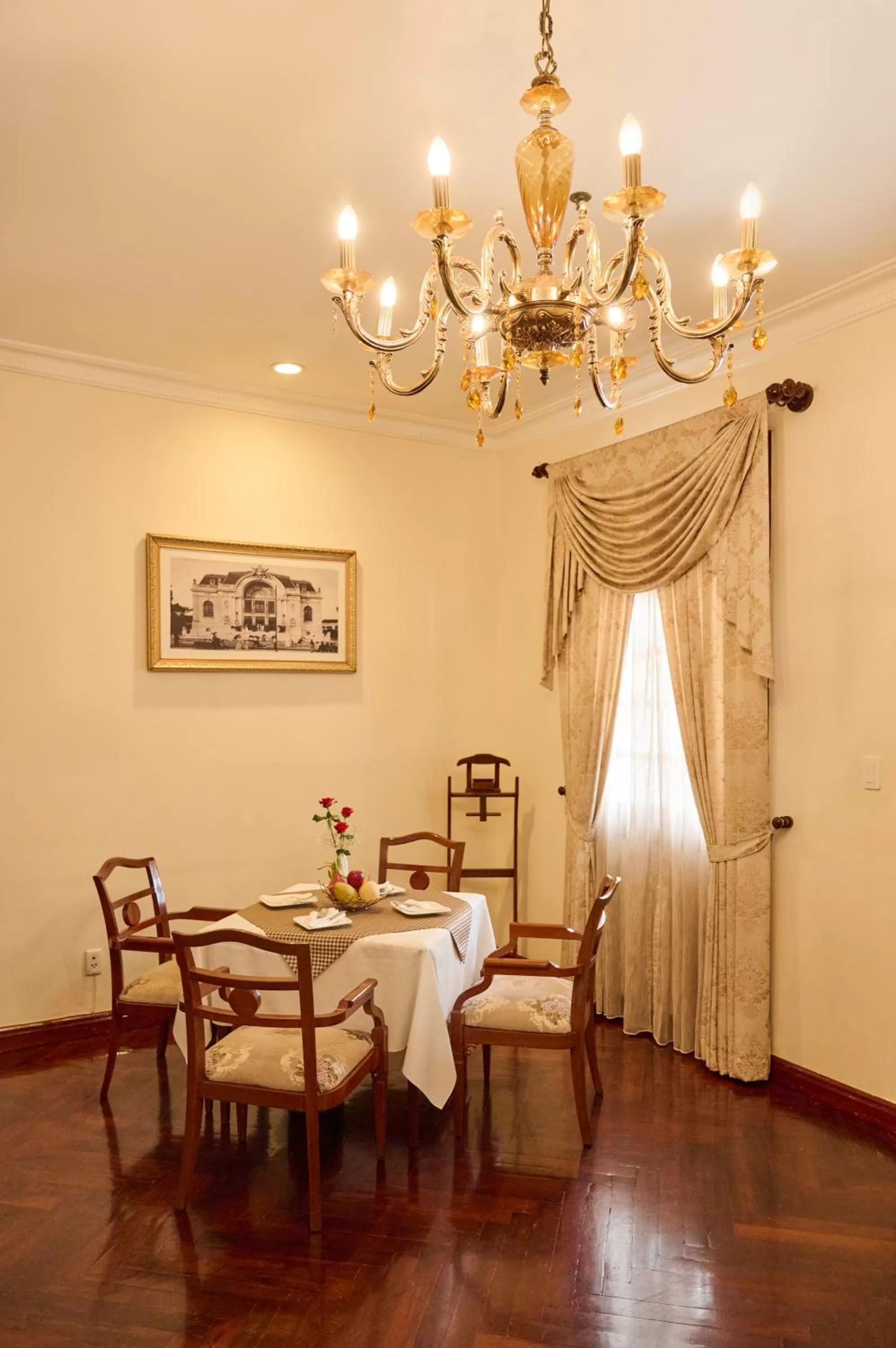 Living room in Hotel Grand Saigon