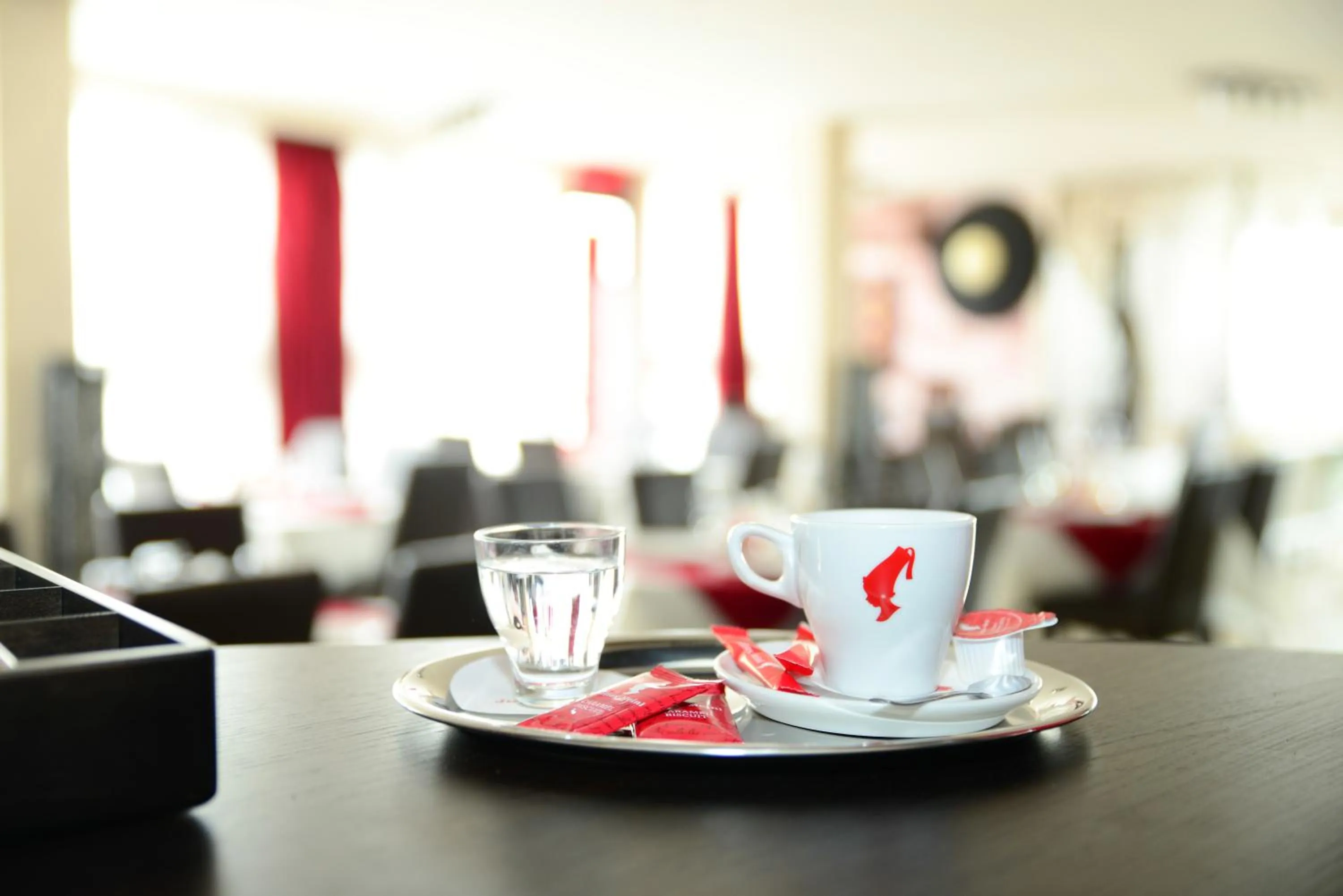 Restaurant/places to eat in Hotel Razvan