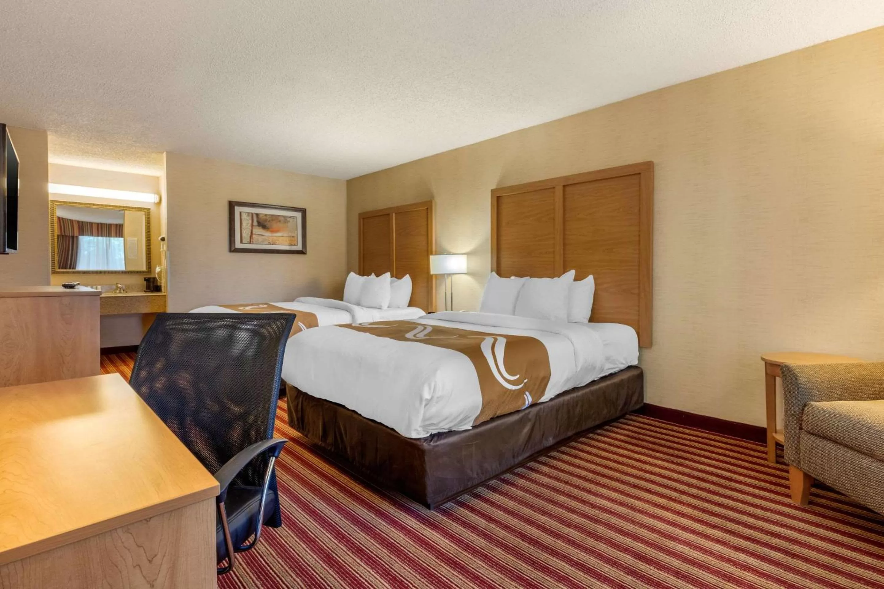 Photo of the whole room, Bed in Quality Inn Exit 4