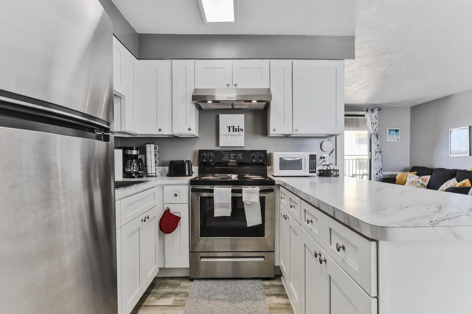 Kitchen or kitchenette in Coastal Waters