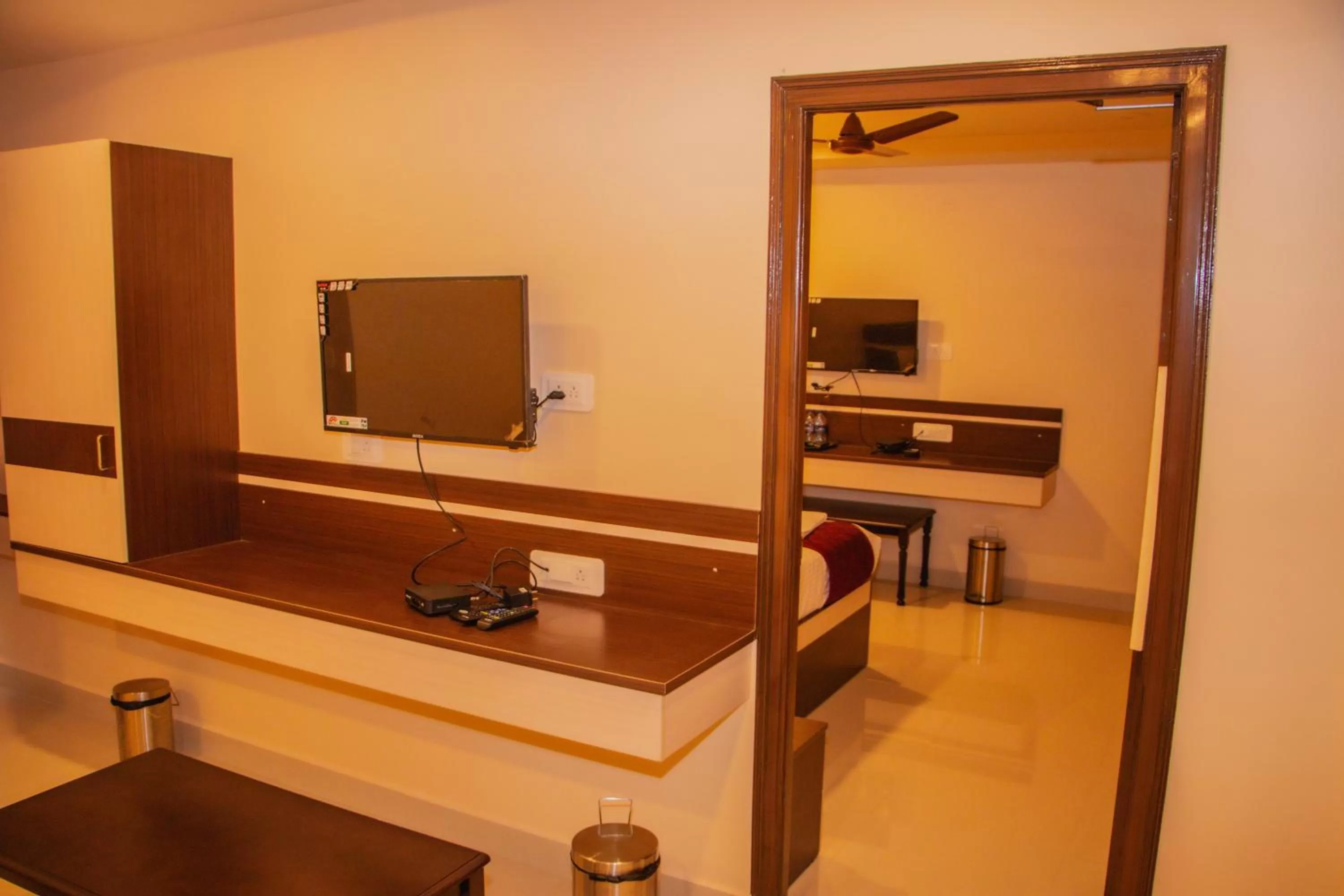 Communal lounge/ TV room in Hotel Mountview Comforts