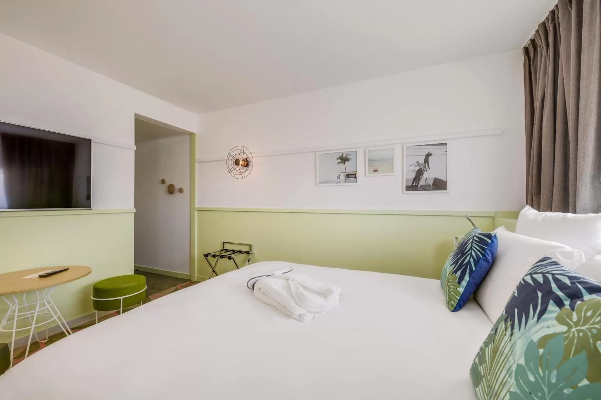 Bed in Mercure Paris Orly Airport